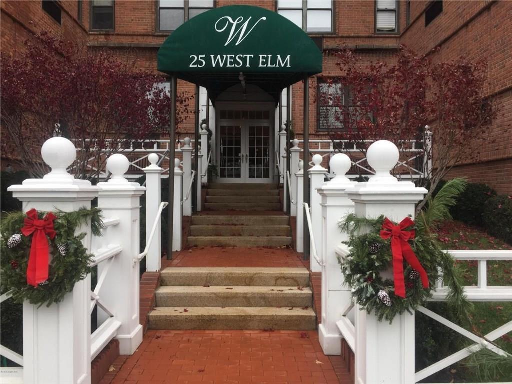 Photo 1 of 25 W Elm Street 27, Greenwich, Connecticut, $4,625, Web #: 99168552