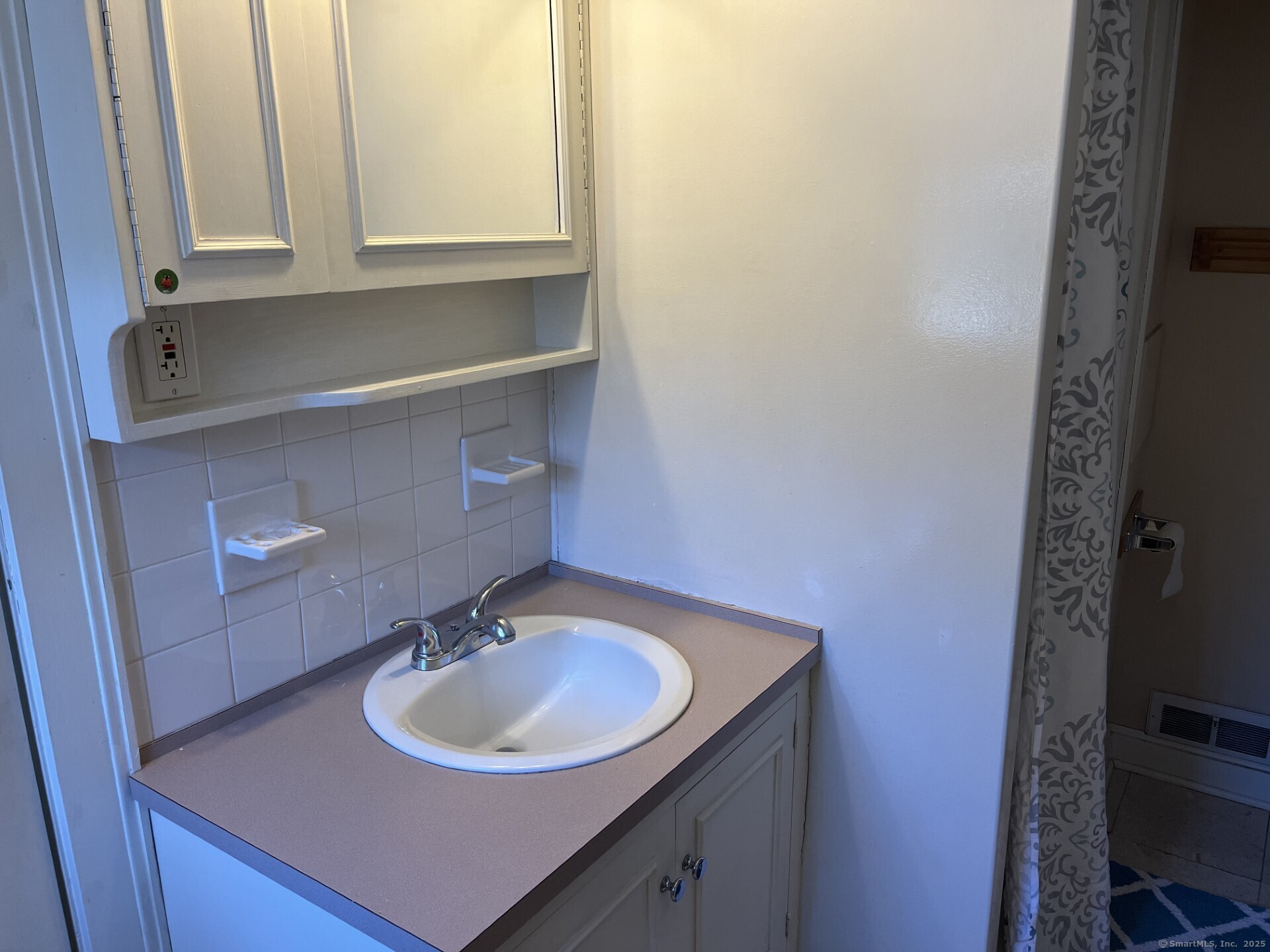 Stamford, Connecticut 06907, United States, 1 Bedroom Bedrooms, ,1 BathroomBathrooms,Residential,Active,5951