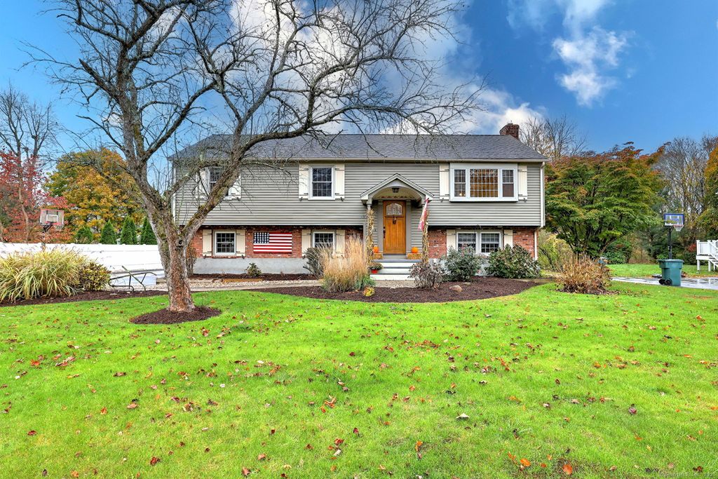 Photo of 405 Sharon Drive, Cheshire, CT 06410 (MLS # 24137334)