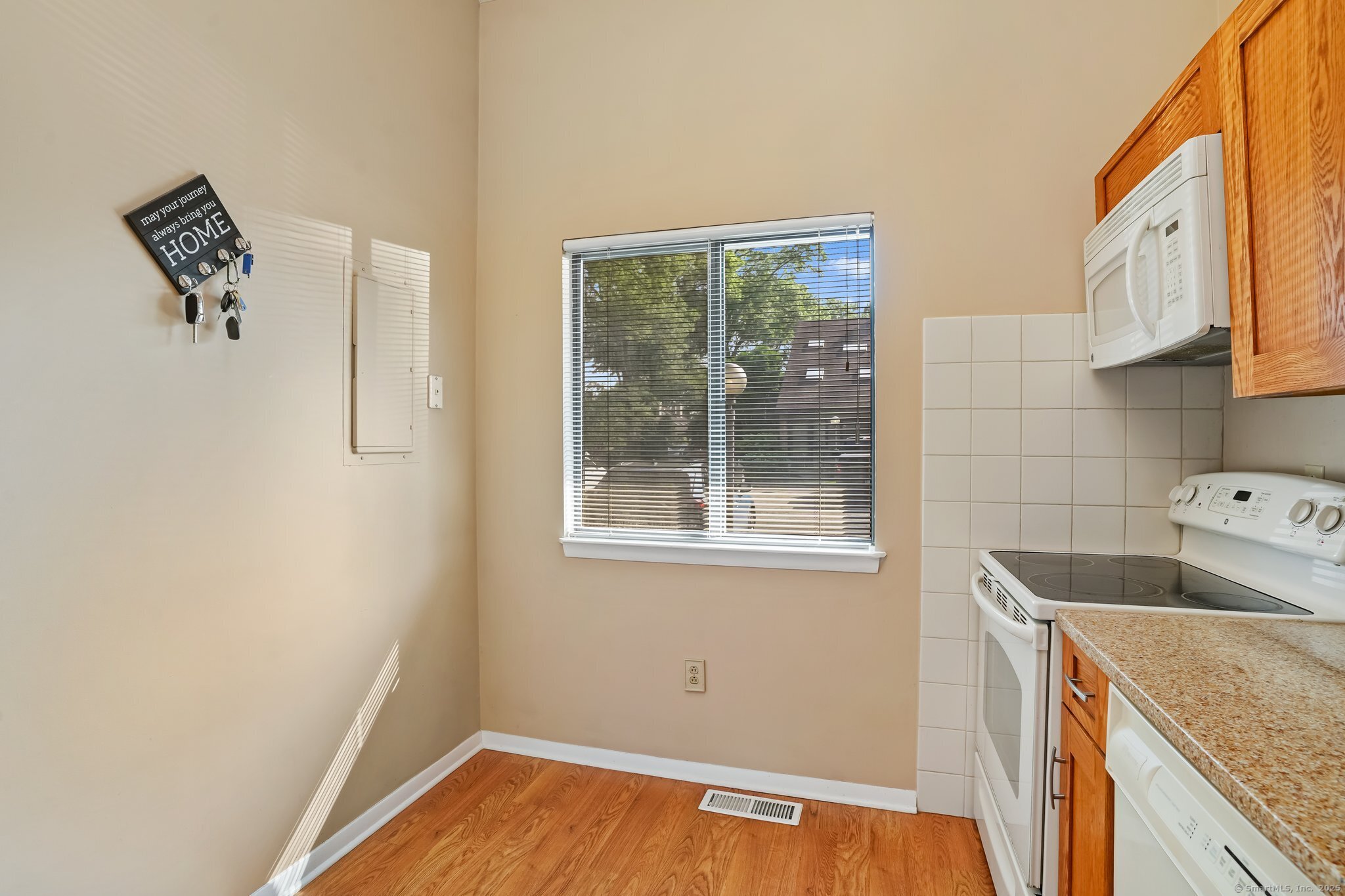 2437 Bedford Street E5