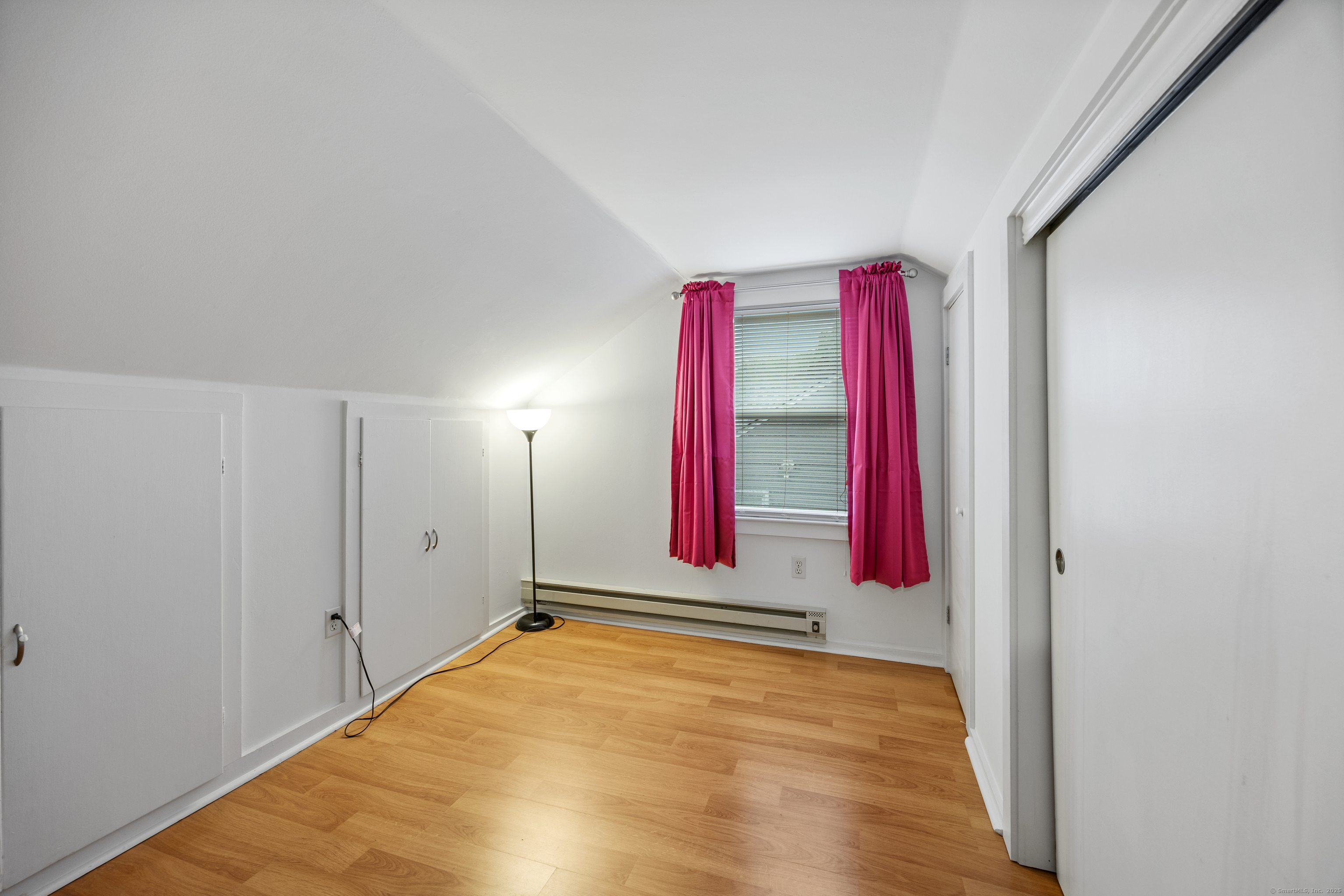 Naugatuck, Connecticut 06770, United States, 4 Bedrooms Bedrooms, ,2 BathroomsBathrooms,Residential,Pending,161017