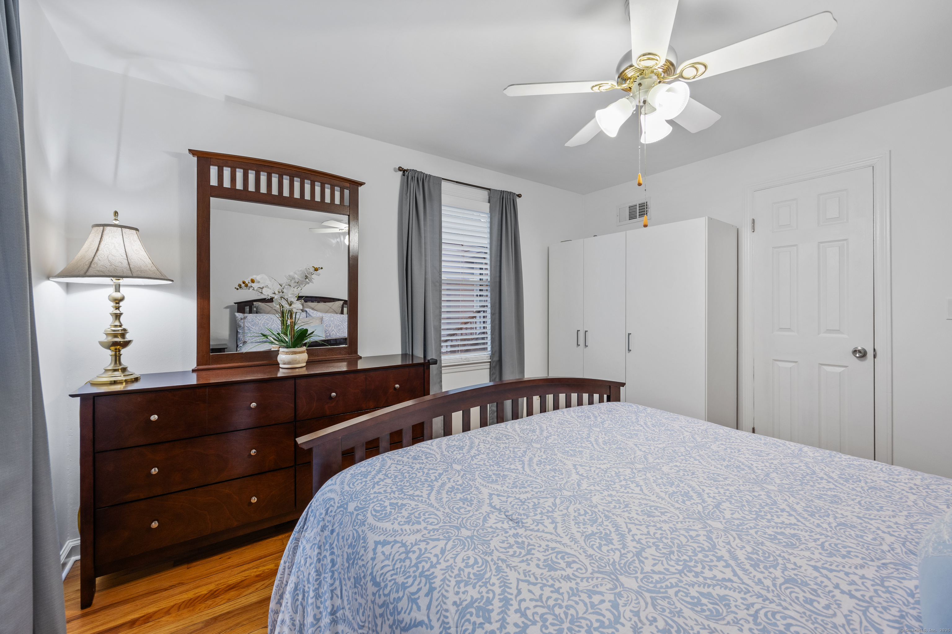 Naugatuck, Connecticut 06770, United States, 4 Bedrooms Bedrooms, ,2 BathroomsBathrooms,Residential,Pending,161017