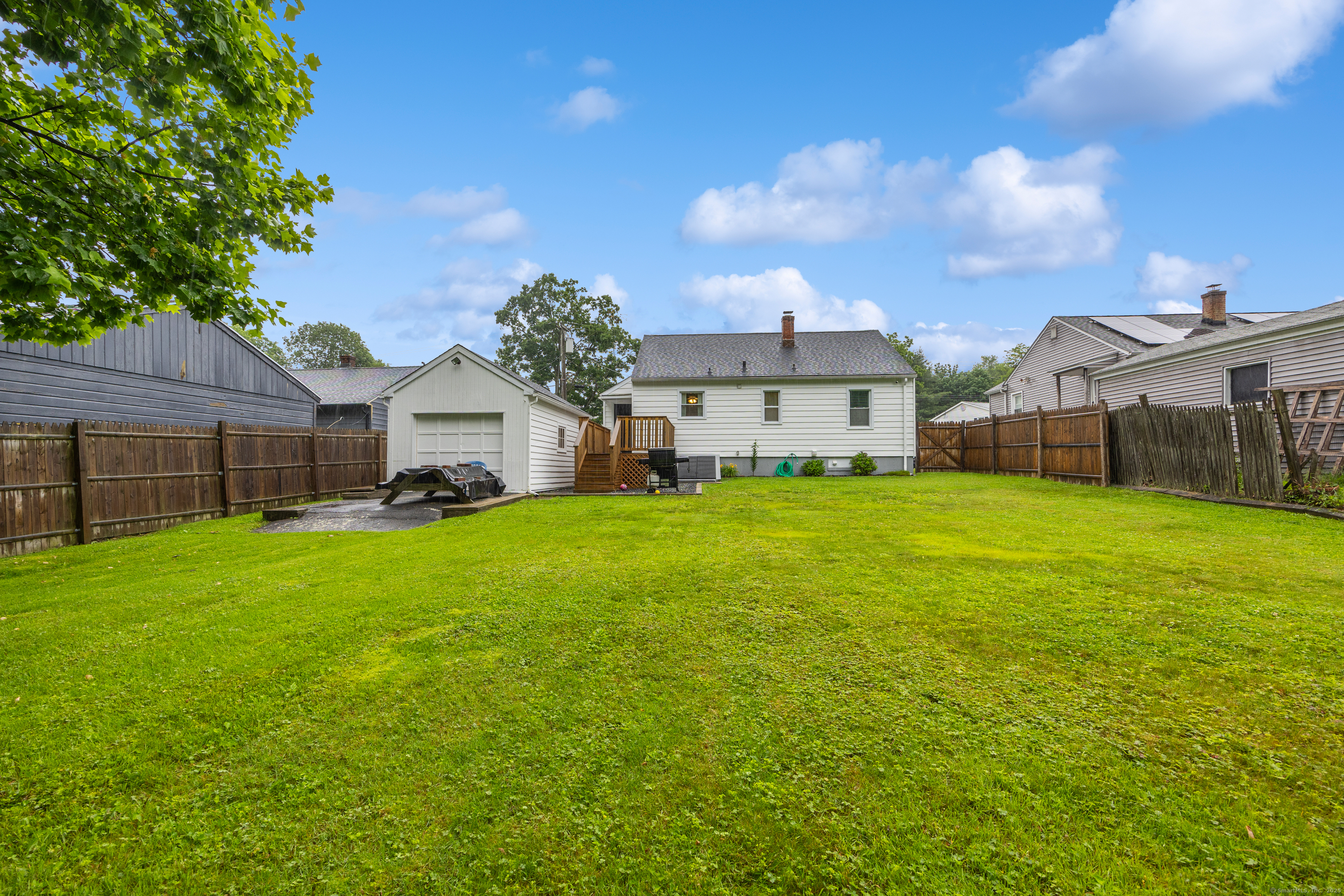 Naugatuck, Connecticut 06770, United States, 4 Bedrooms Bedrooms, ,2 BathroomsBathrooms,Residential,Pending,161017