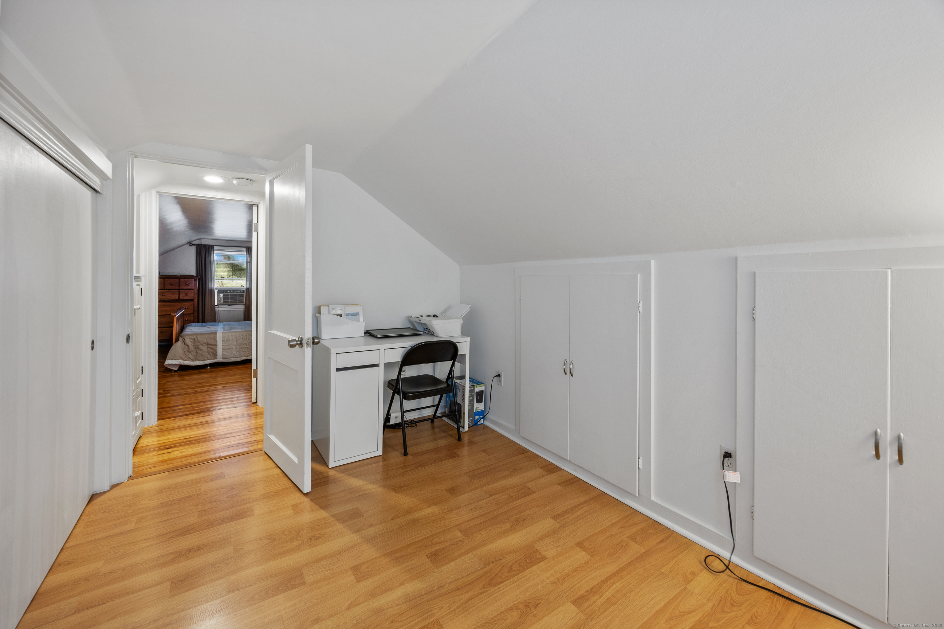 Naugatuck, Connecticut 06770, United States, 4 Bedrooms Bedrooms, ,2 BathroomsBathrooms,Residential,Pending,161017