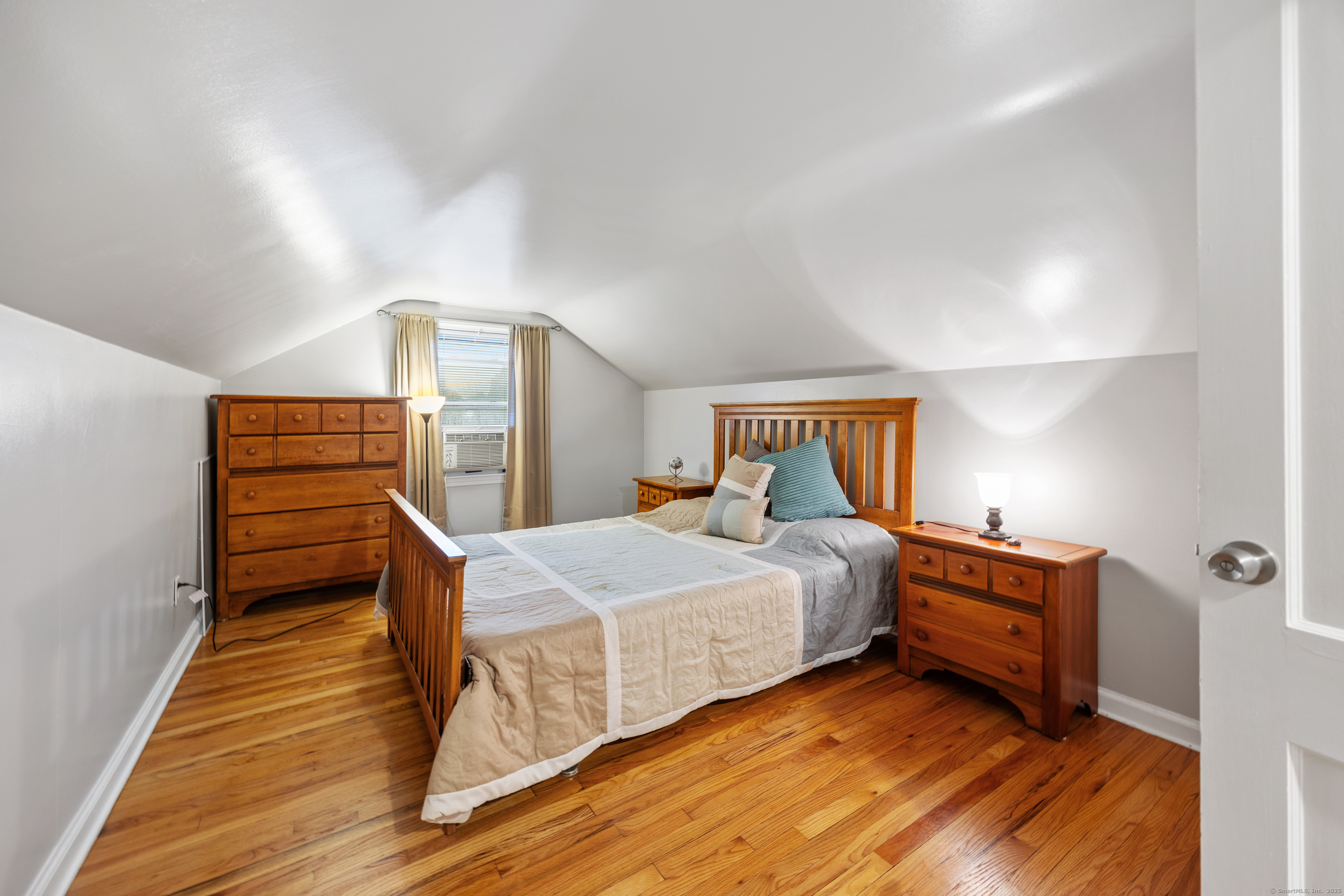 Naugatuck, Connecticut 06770, United States, 4 Bedrooms Bedrooms, ,2 BathroomsBathrooms,Residential,Pending,161017