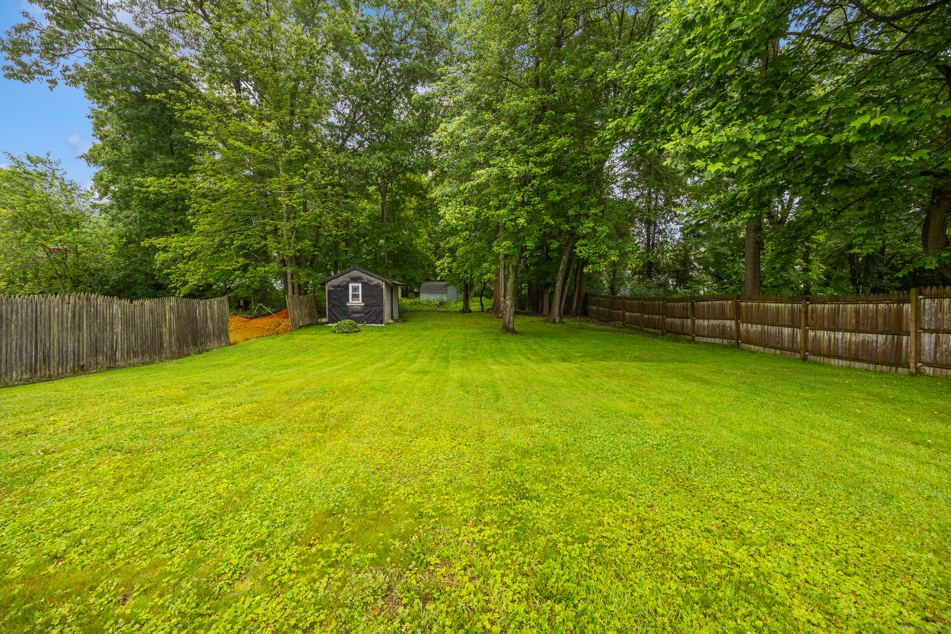 Naugatuck, Connecticut 06770, United States, 4 Bedrooms Bedrooms, ,2 BathroomsBathrooms,Residential,Pending,161017