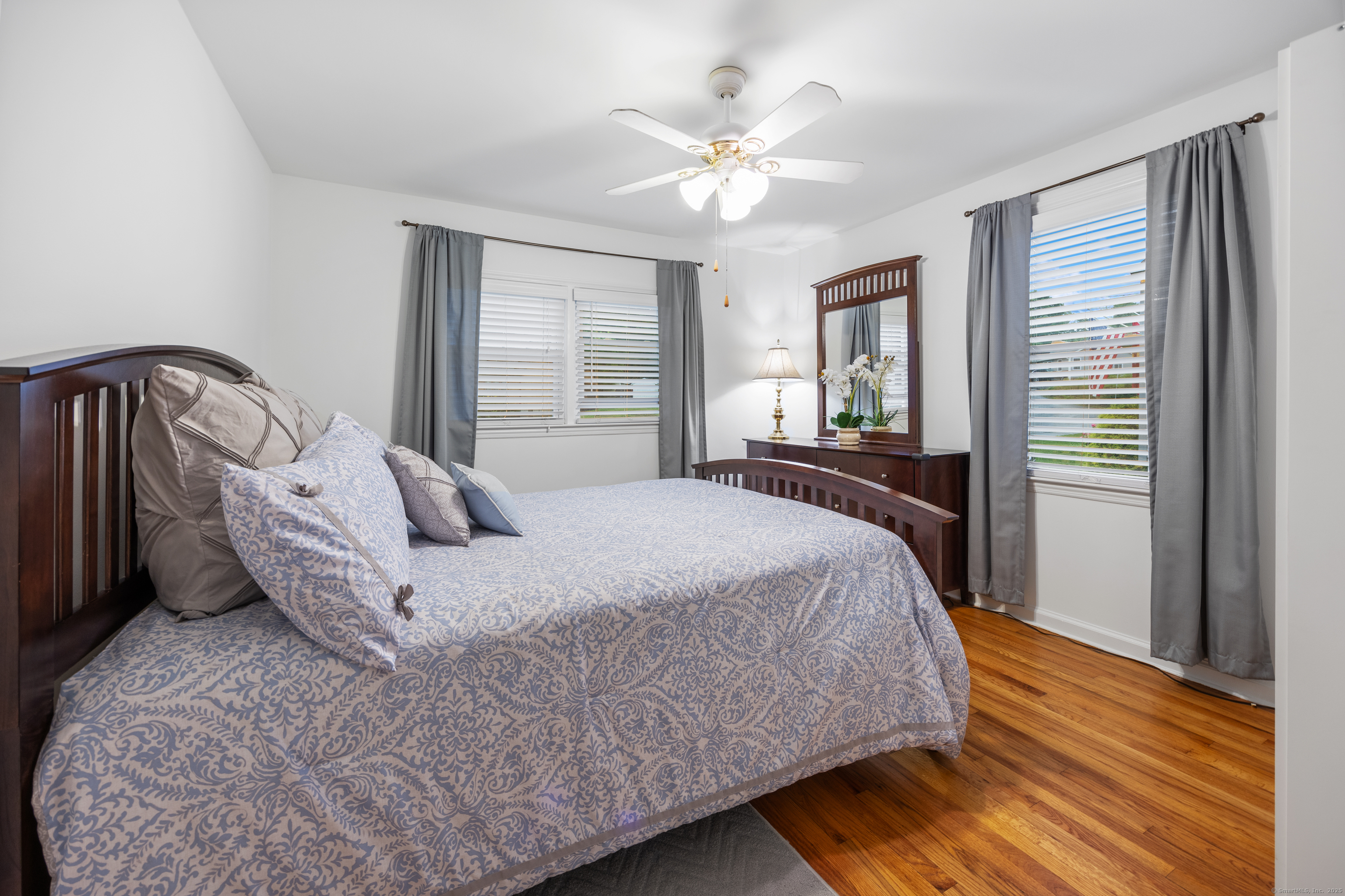 Naugatuck, Connecticut 06770, United States, 4 Bedrooms Bedrooms, ,2 BathroomsBathrooms,Residential,Pending,161017