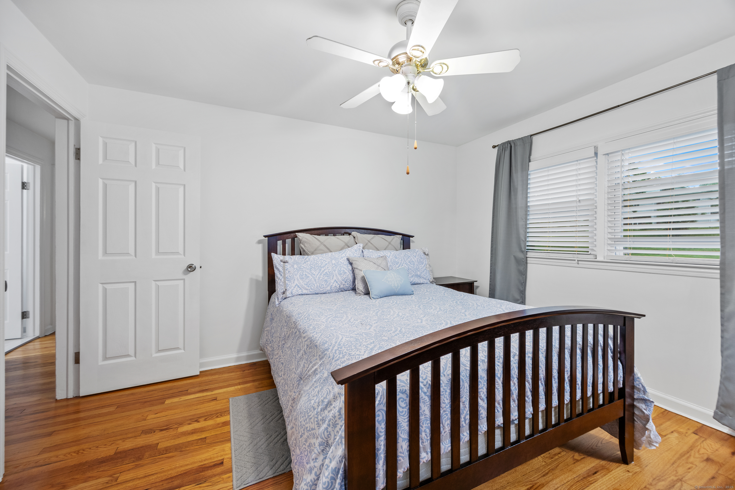 Naugatuck, Connecticut 06770, United States, 4 Bedrooms Bedrooms, ,2 BathroomsBathrooms,Residential,Pending,161017