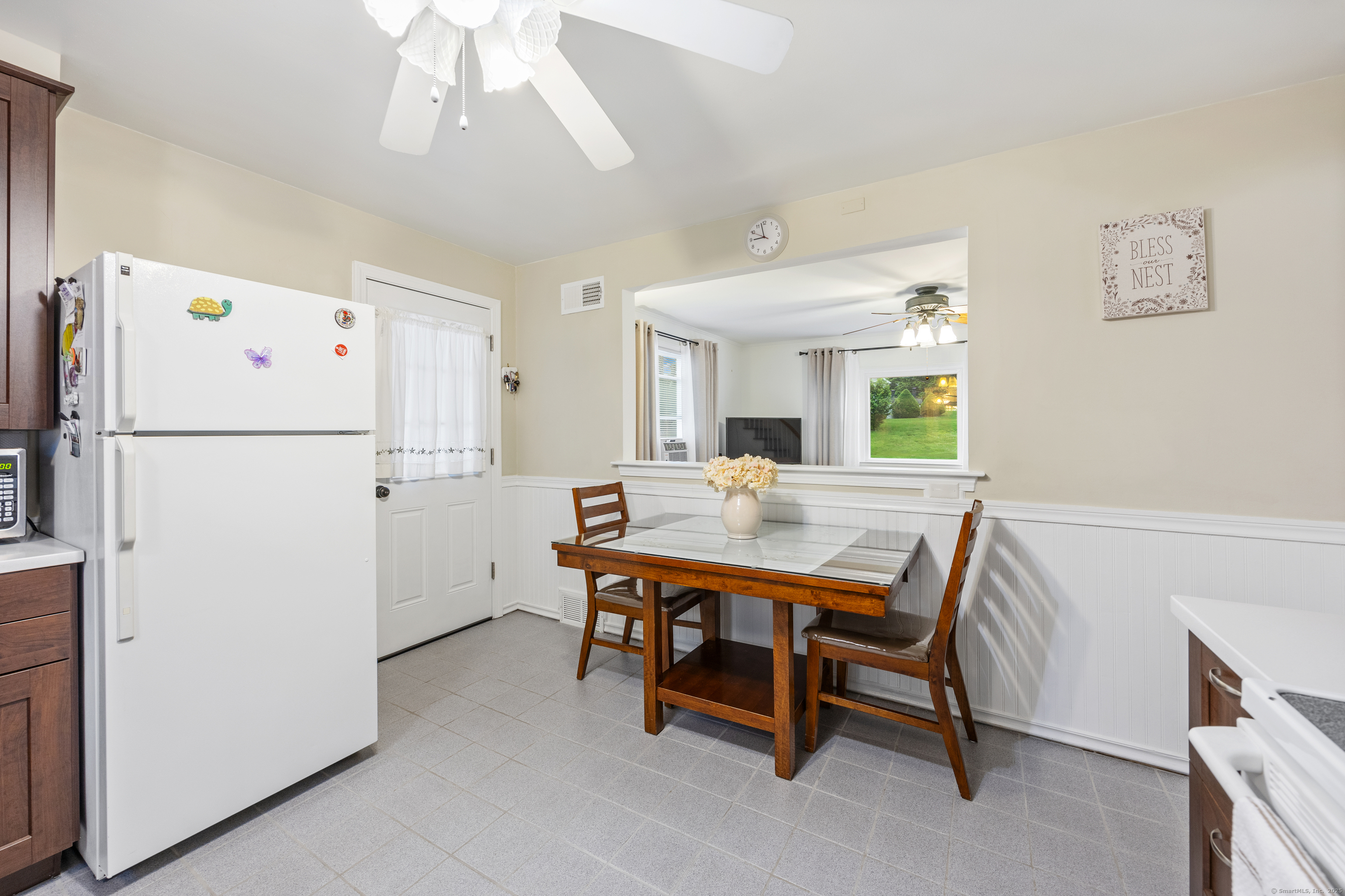 Naugatuck, Connecticut 06770, United States, 4 Bedrooms Bedrooms, ,2 BathroomsBathrooms,Residential,Pending,161017