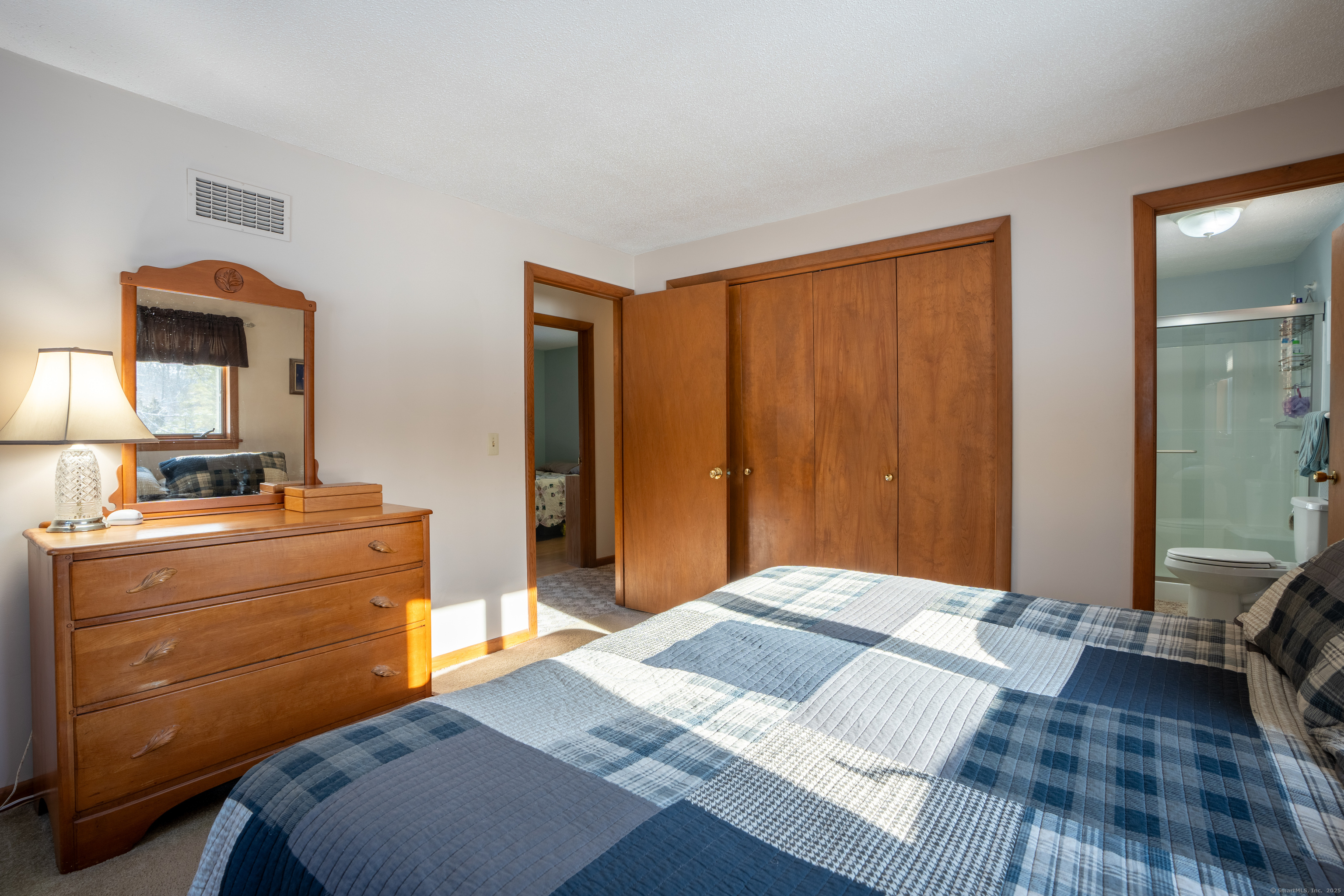 Colchester, Connecticut 06415, United States, 3 Bedrooms Bedrooms, ,2 BathroomsBathrooms,Residential,Pending,14851