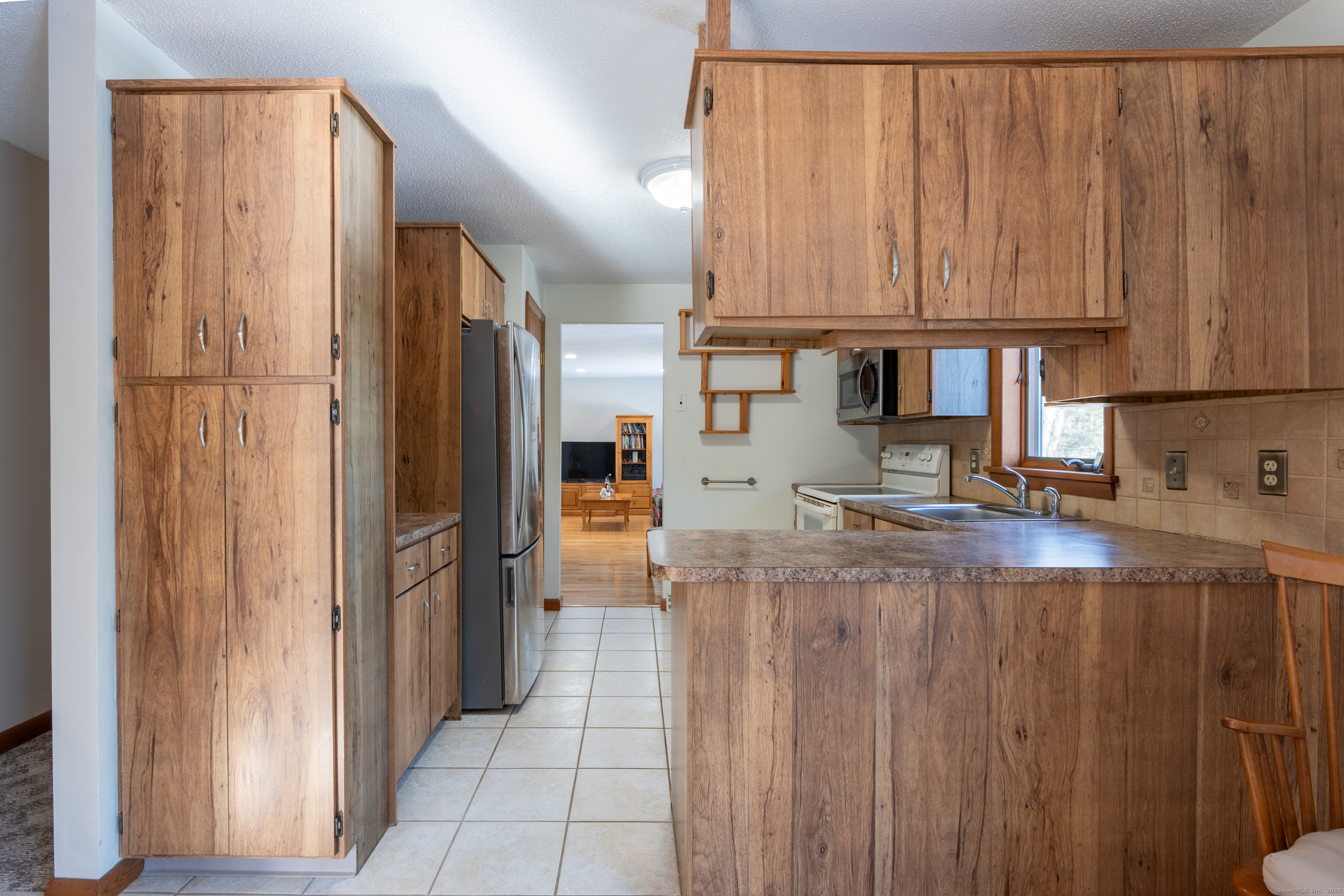 Colchester, Connecticut 06415, United States, 3 Bedrooms Bedrooms, ,2 BathroomsBathrooms,Residential,Pending,14851