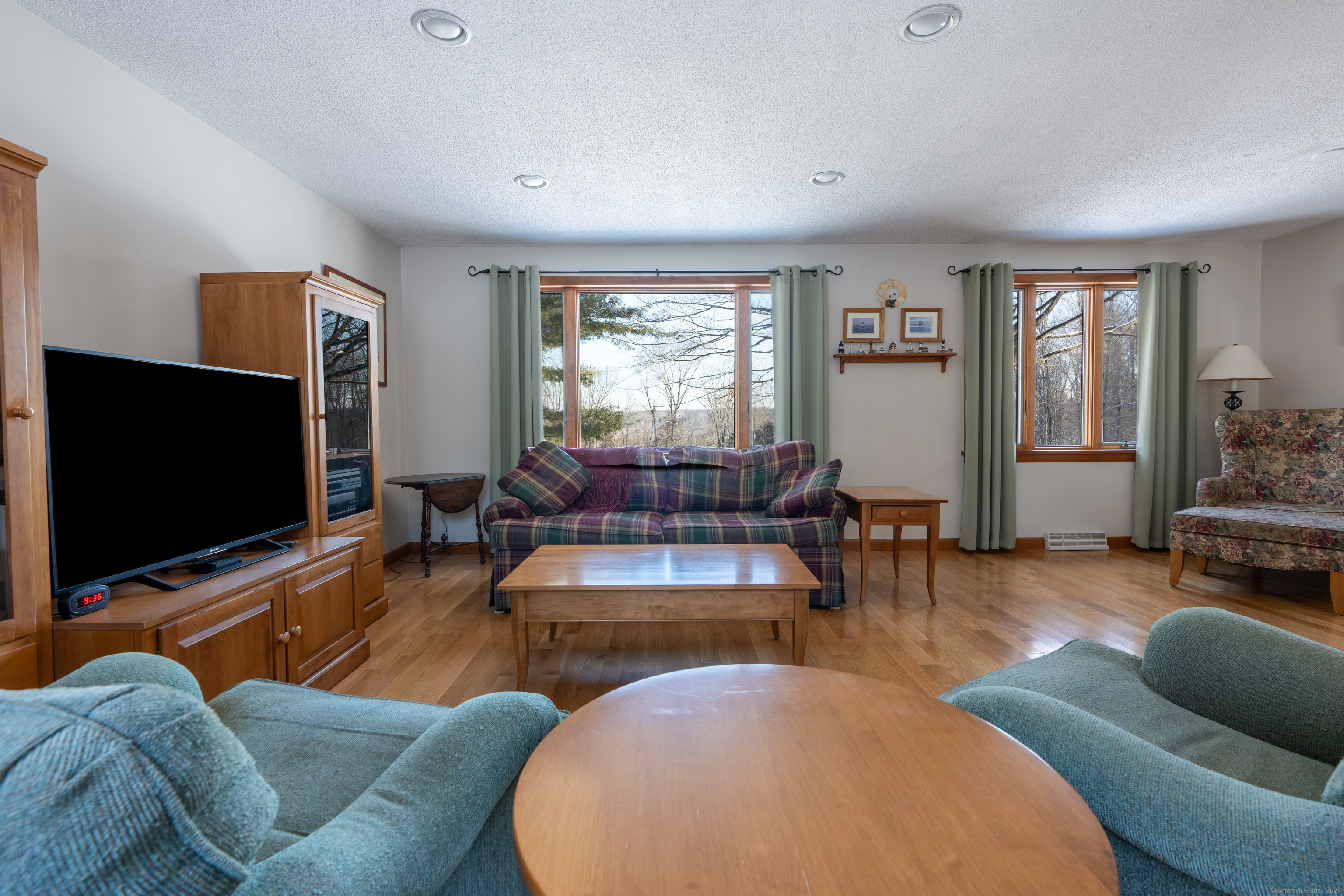 Colchester, Connecticut 06415, United States, 3 Bedrooms Bedrooms, ,2 BathroomsBathrooms,Residential,Pending,14851