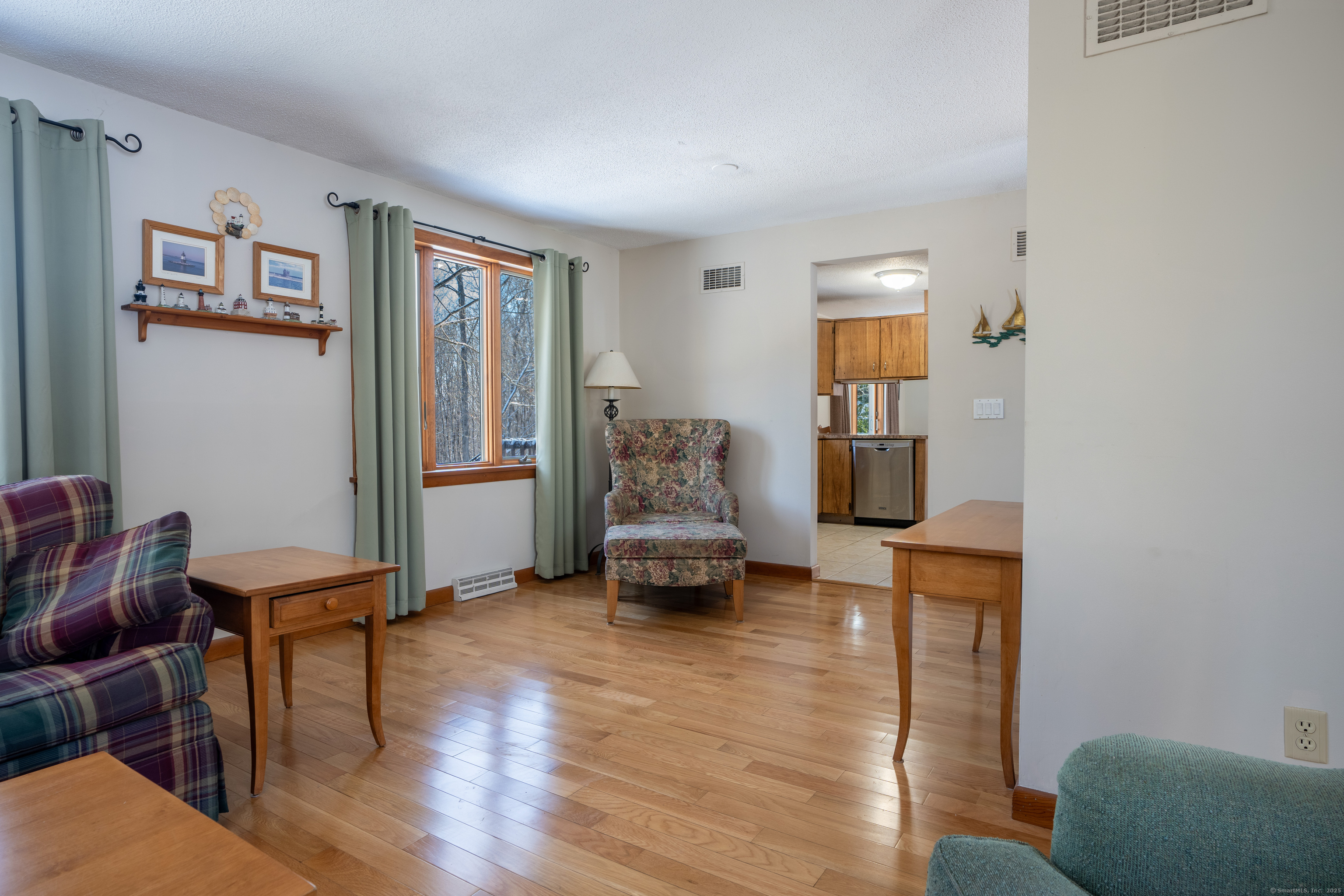 Colchester, Connecticut 06415, United States, 3 Bedrooms Bedrooms, ,2 BathroomsBathrooms,Residential,Pending,14851