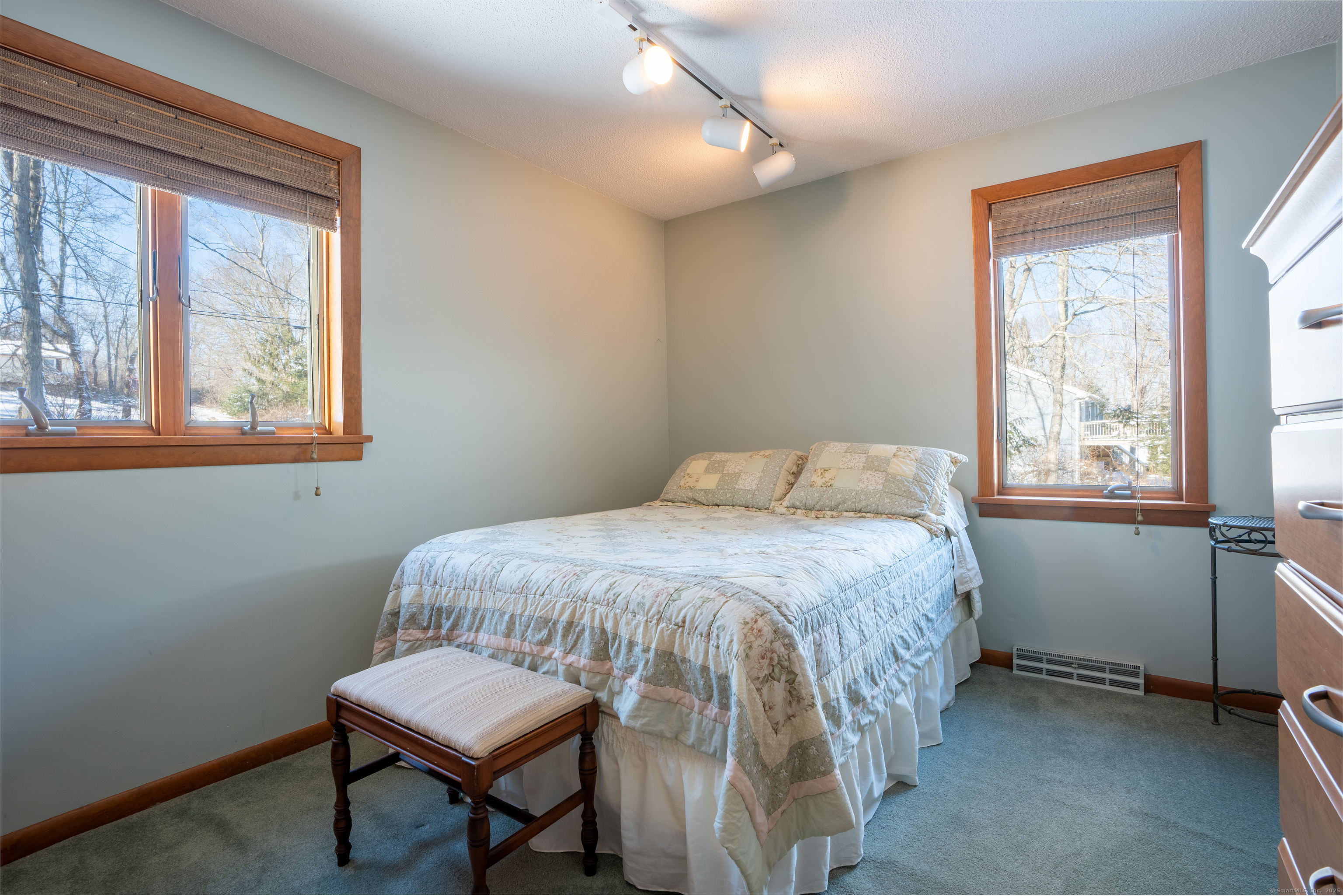 Colchester, Connecticut 06415, United States, 3 Bedrooms Bedrooms, ,2 BathroomsBathrooms,Residential,Pending,14851