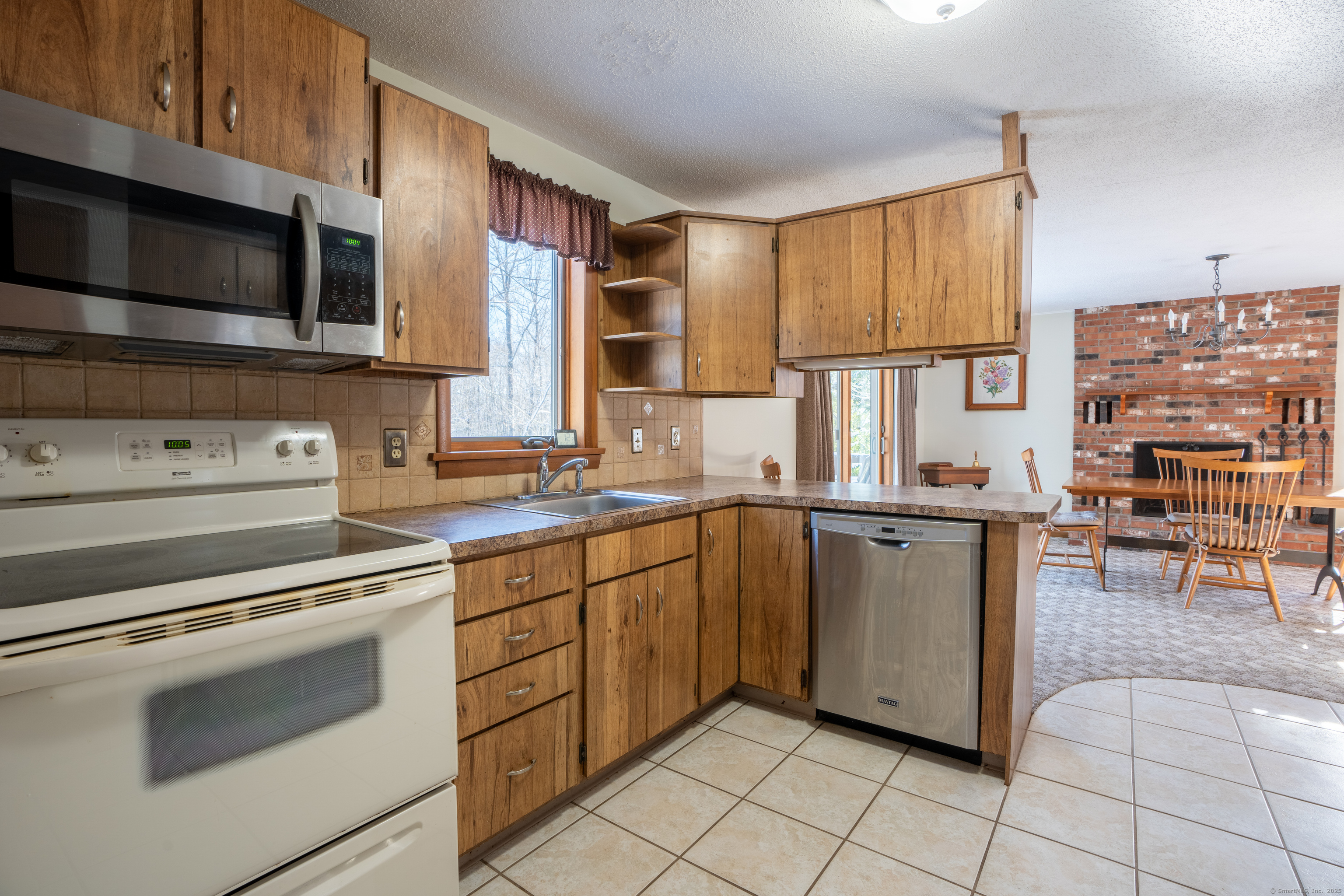 Colchester, Connecticut 06415, United States, 3 Bedrooms Bedrooms, ,2 BathroomsBathrooms,Residential,Pending,14851