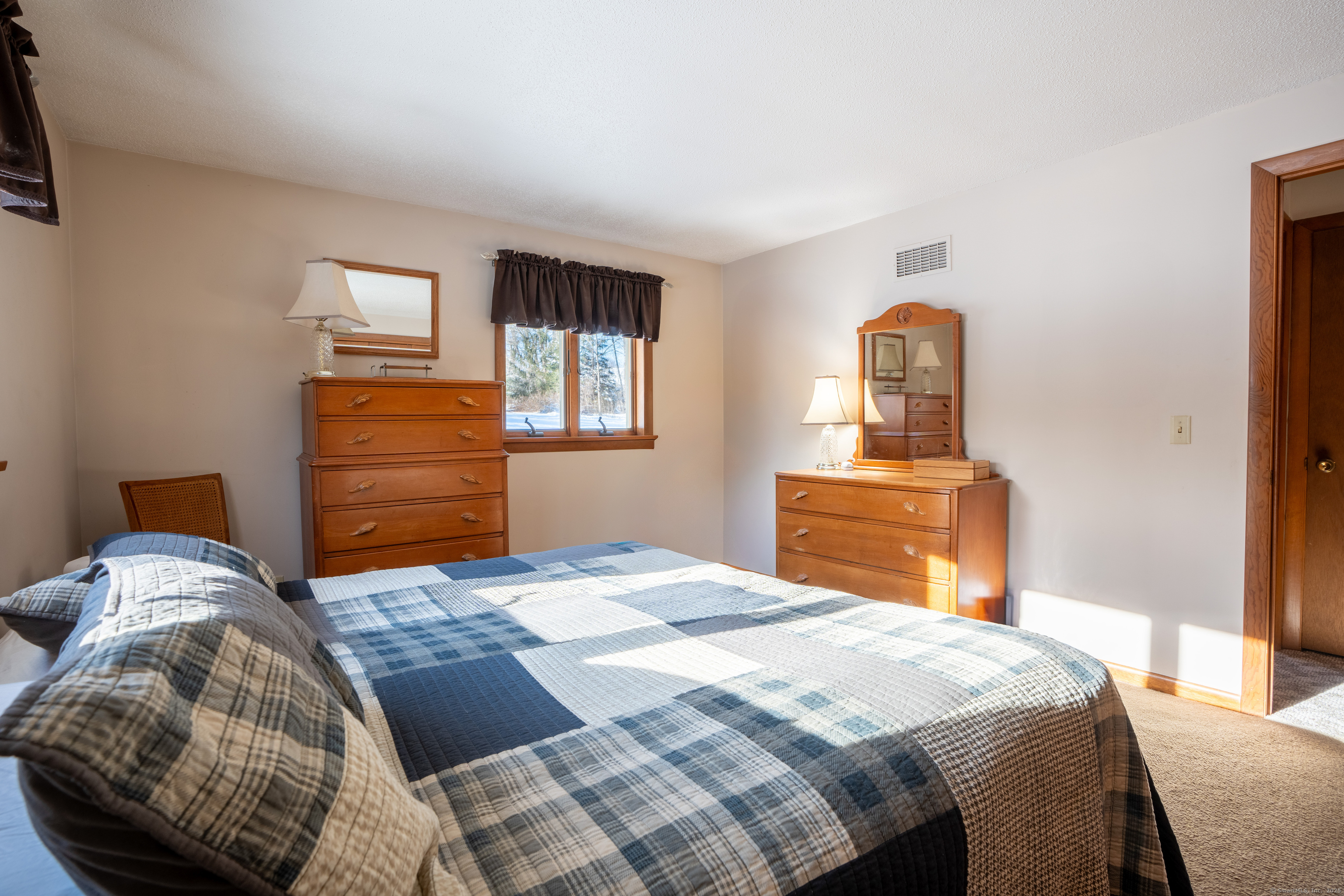 Colchester, Connecticut 06415, United States, 3 Bedrooms Bedrooms, ,2 BathroomsBathrooms,Residential,Pending,14851