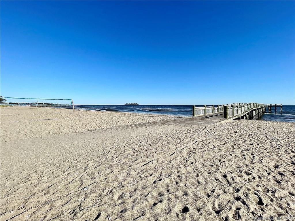 Brookdale Avenue, Milford, Connecticut - 4 Bedrooms  
5 Bathrooms  
8 Rooms - 