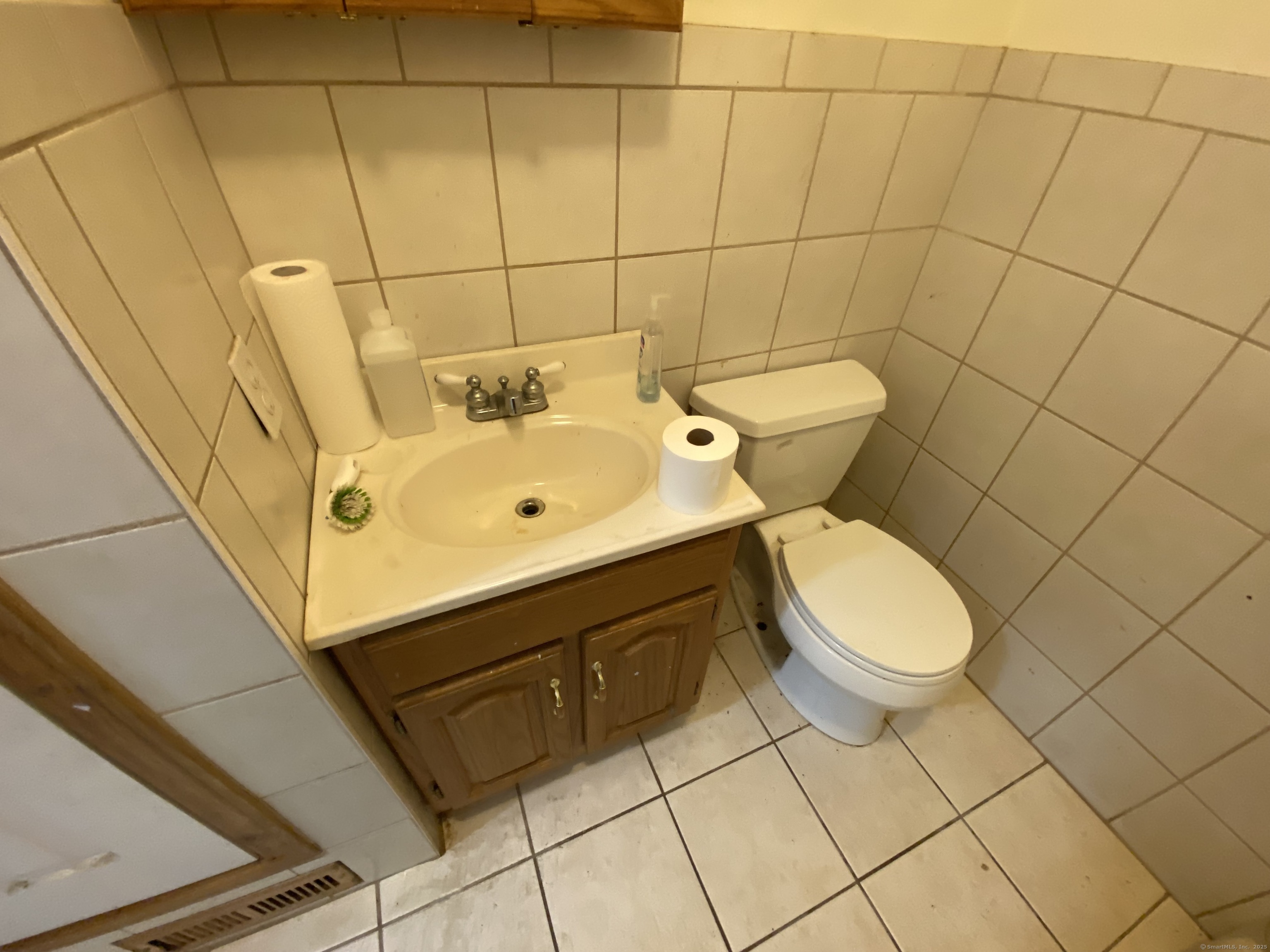 545 Burnsford Avenue, Bridgeport, Connecticut image 18