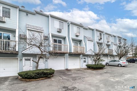 Condo For Sale - 268 Congress Avenue #APT 18<br/> Waterbury, CT 06708