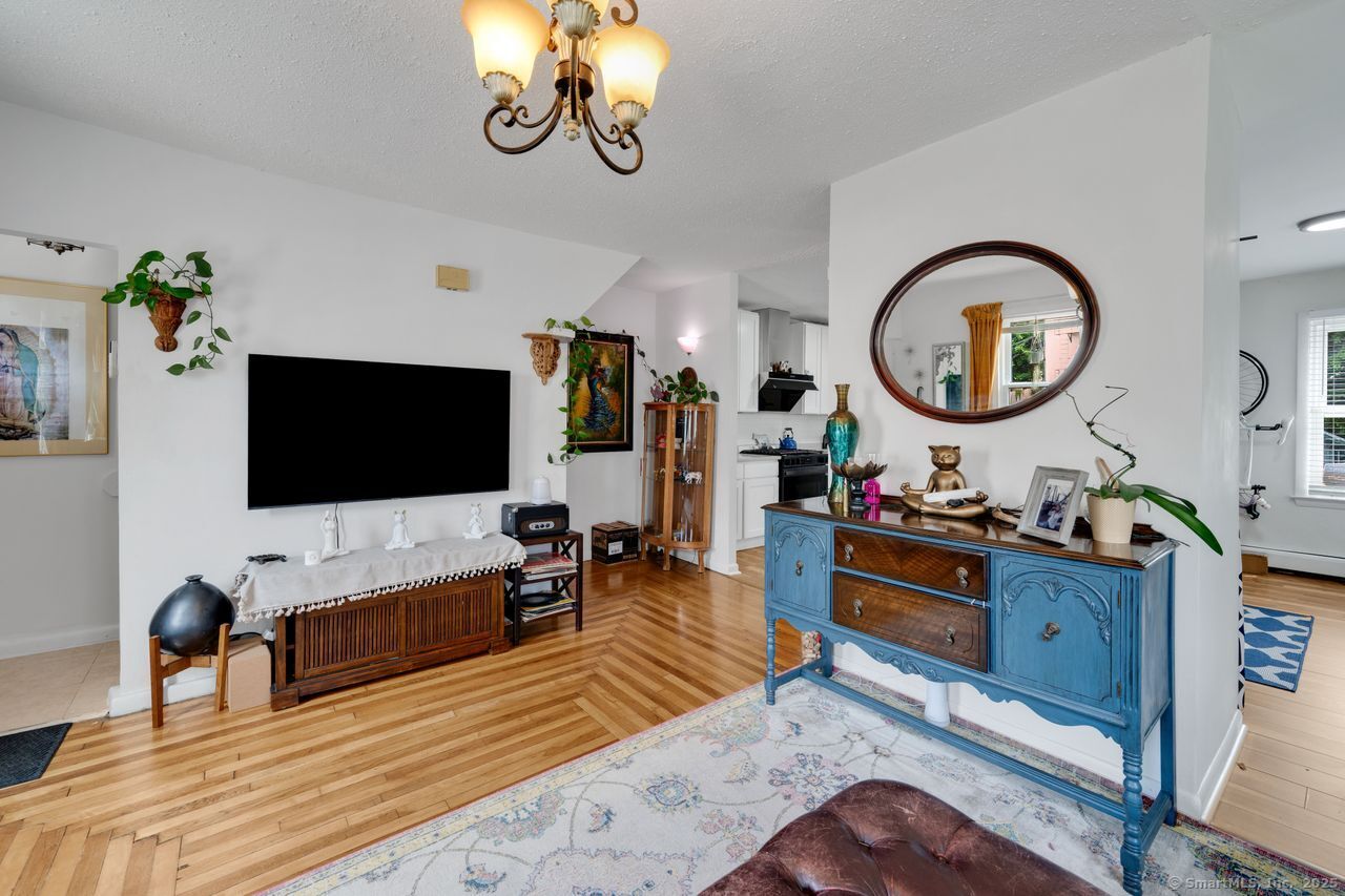 385 Blatchley Avenue