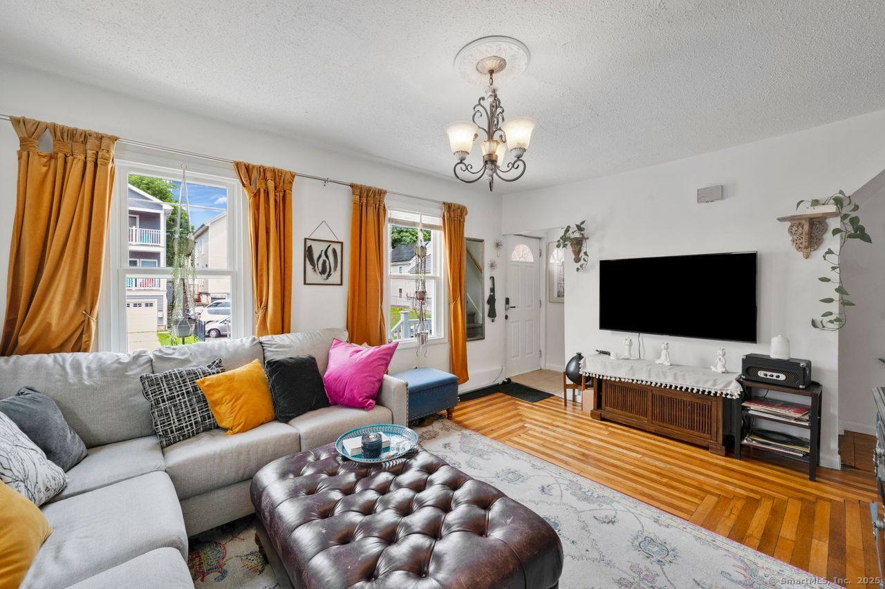385 Blatchley Avenue