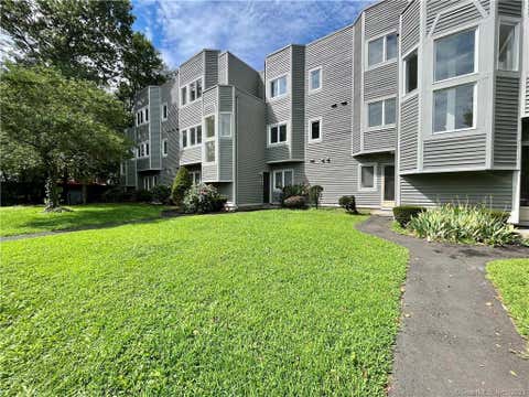 Condo For Rent - 1410 Whitney Avenue #B2<br/> Hamden, CT 06517