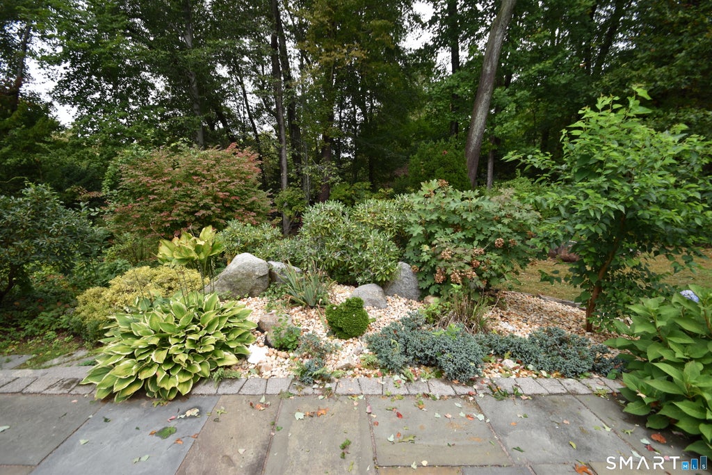 Photo of 62 Buttonball Lane, Glastonbury, CT 06033 (MLS # 24210297)