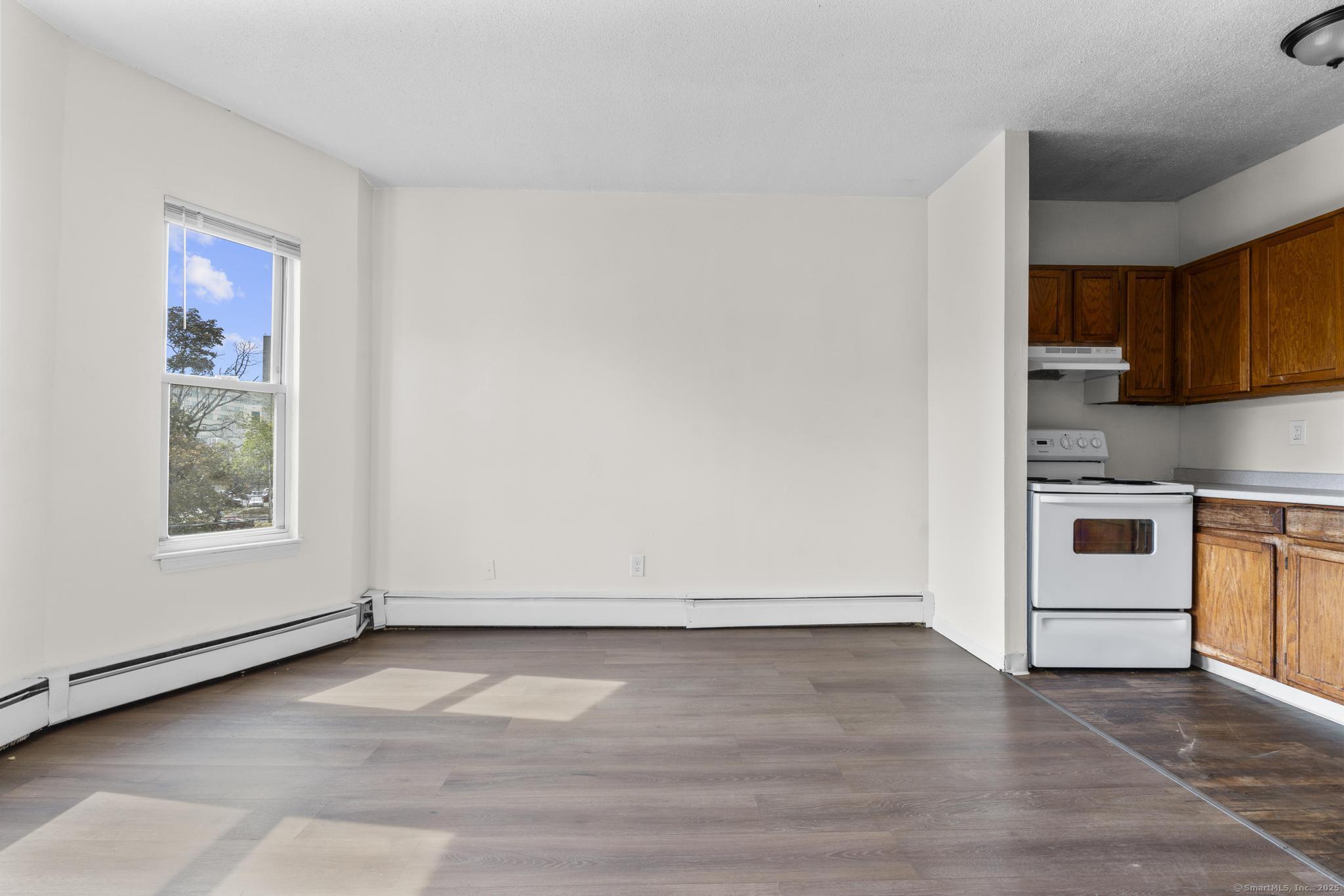 Hartford, Connecticut 06105, United States, 2 Bedrooms Bedrooms, ,Residential,Active,216036