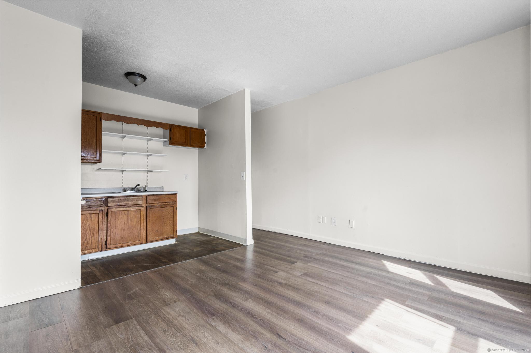 Hartford, Connecticut 06105, United States, 2 Bedrooms Bedrooms, ,Residential,Active,216036