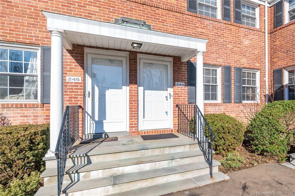 Property for Sale at Bridge Street 243, Stamford, Connecticut - Bedrooms: 2 
Bathrooms: 2 
Rooms: 6  - $449,000