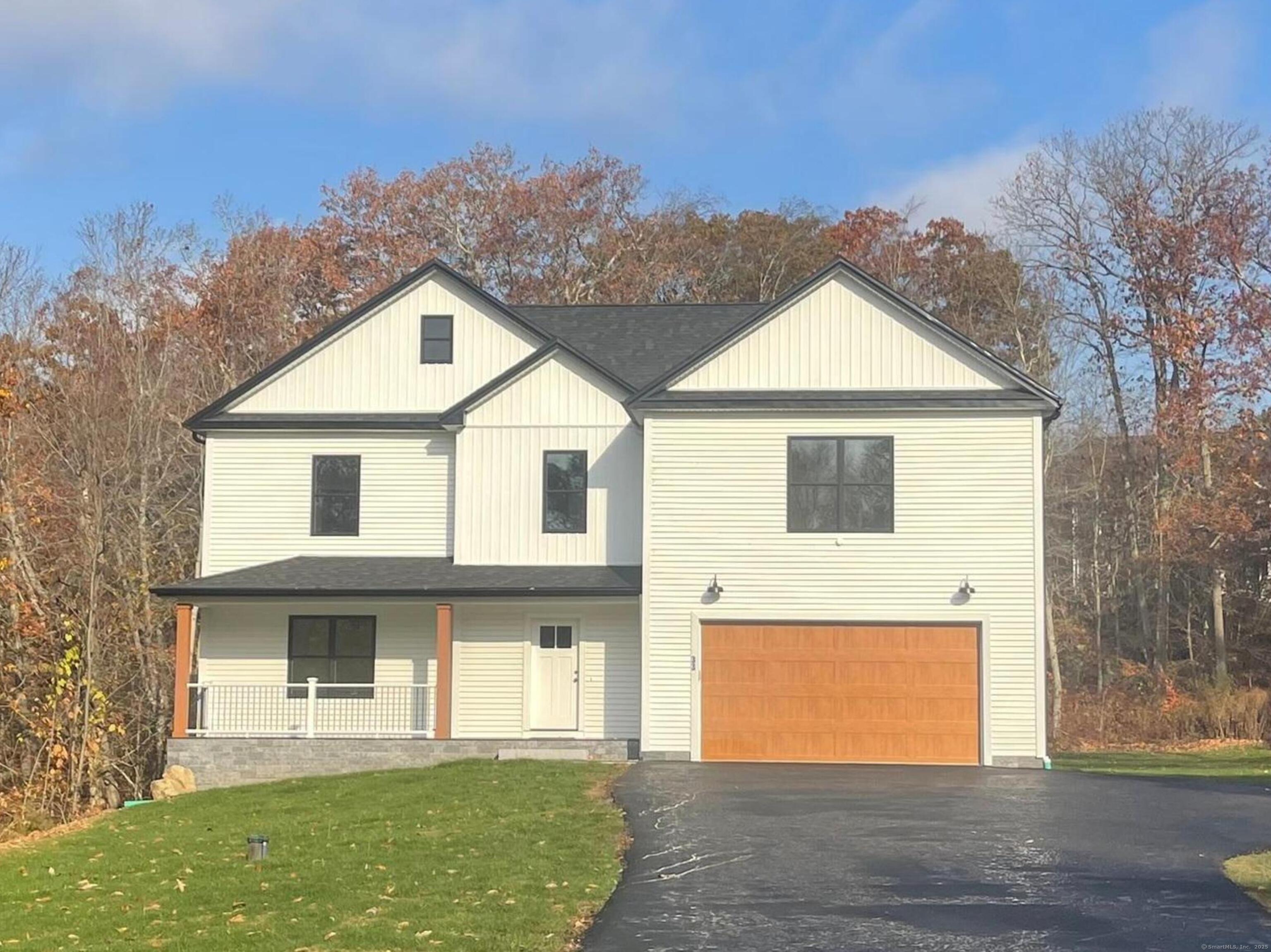 Matteo Court, Madison, Connecticut - 4 Bedrooms  
3 Bathrooms  
8 Rooms - 