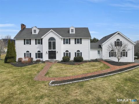 Homes For Sale - 21 Hidden Pond Drive<br/> Watertown, CT 06795