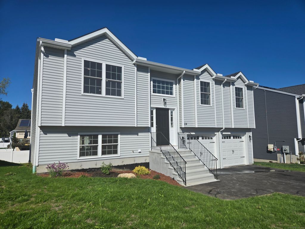 Photo of 24 Yorktown Ridge, Waterbury, CT 06704 (MLS # 24130904)