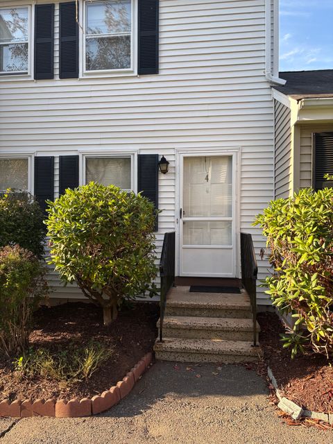 Photo of 4 Persimmon Lane #4, Glastonbury, CT 06033 (MLS # 24126114)