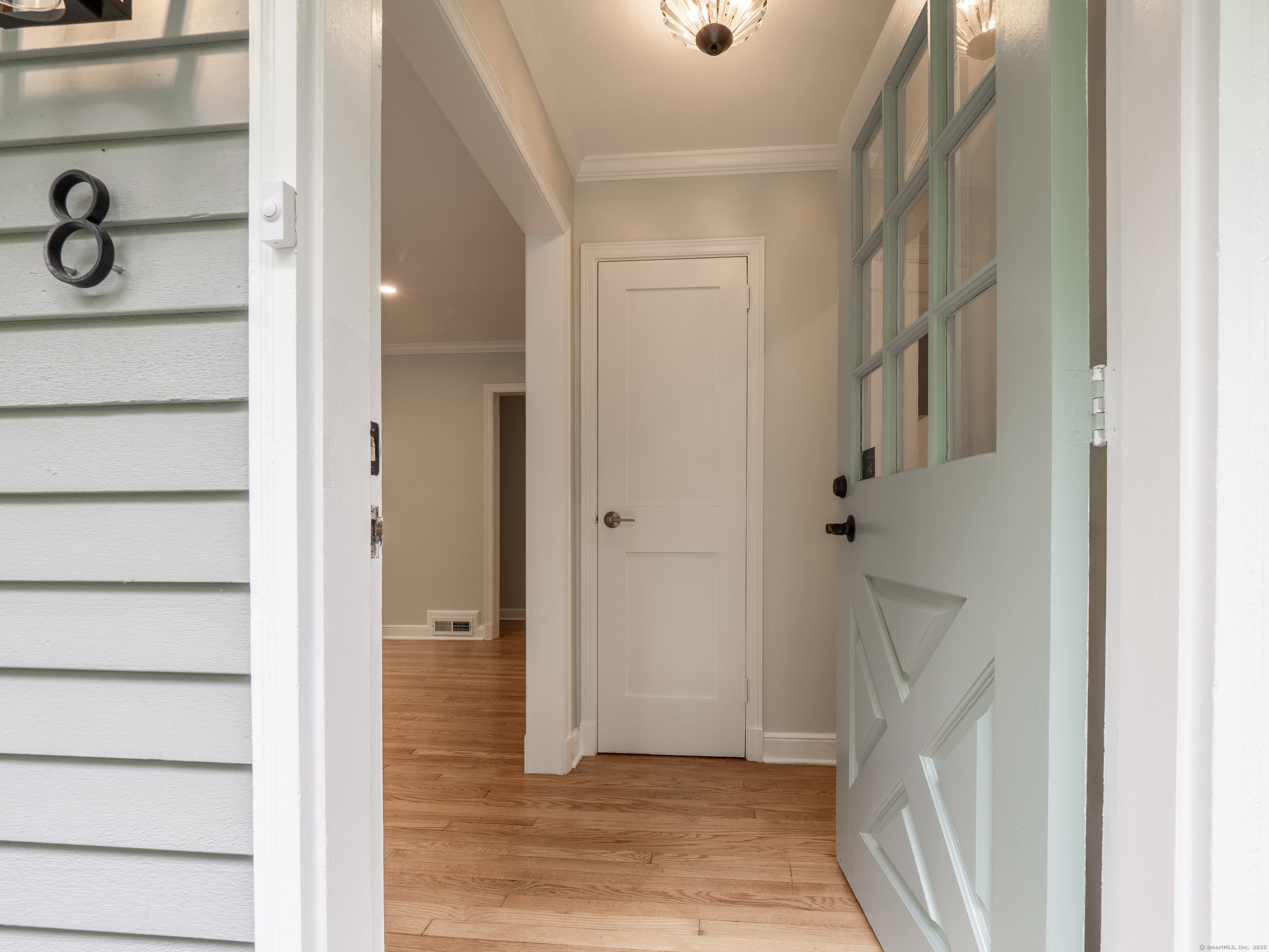 8 Hillcrest Avenue