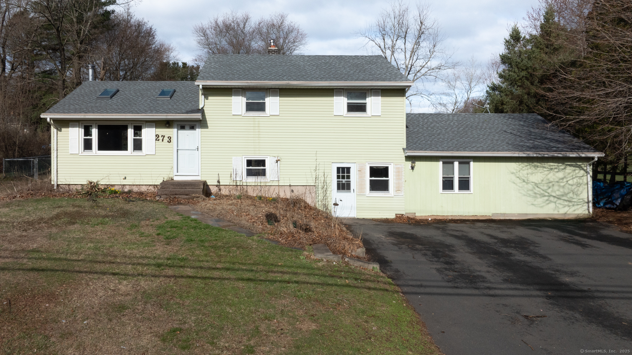 Skinner Road, Vernon, Connecticut - 5 Bedrooms  
3 Bathrooms  
15 Rooms - 