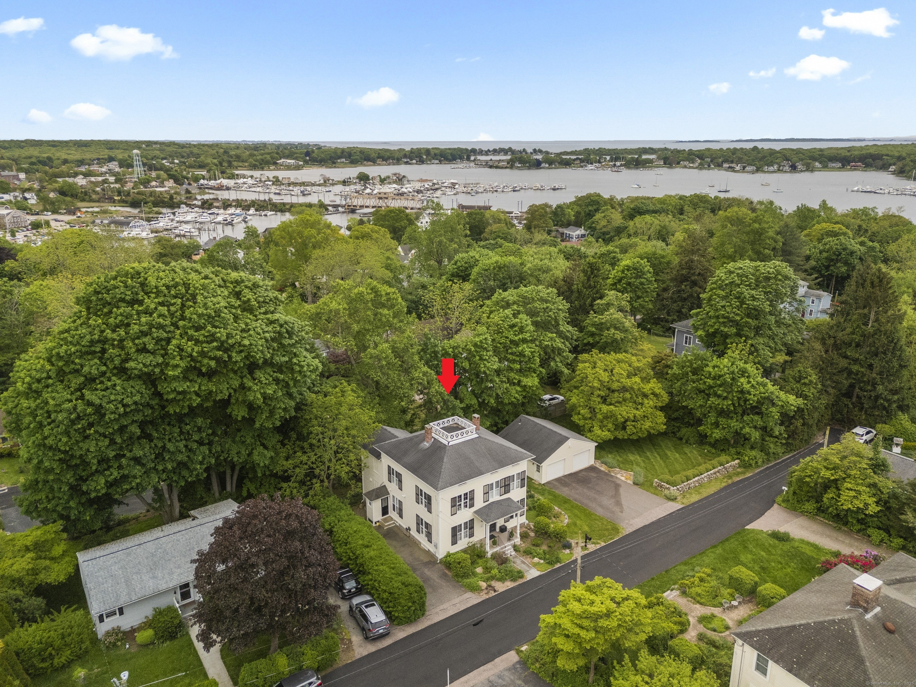 Rathbun Place, Groton, Connecticut - 4 Bedrooms  
3 Bathrooms  
8 Rooms - 