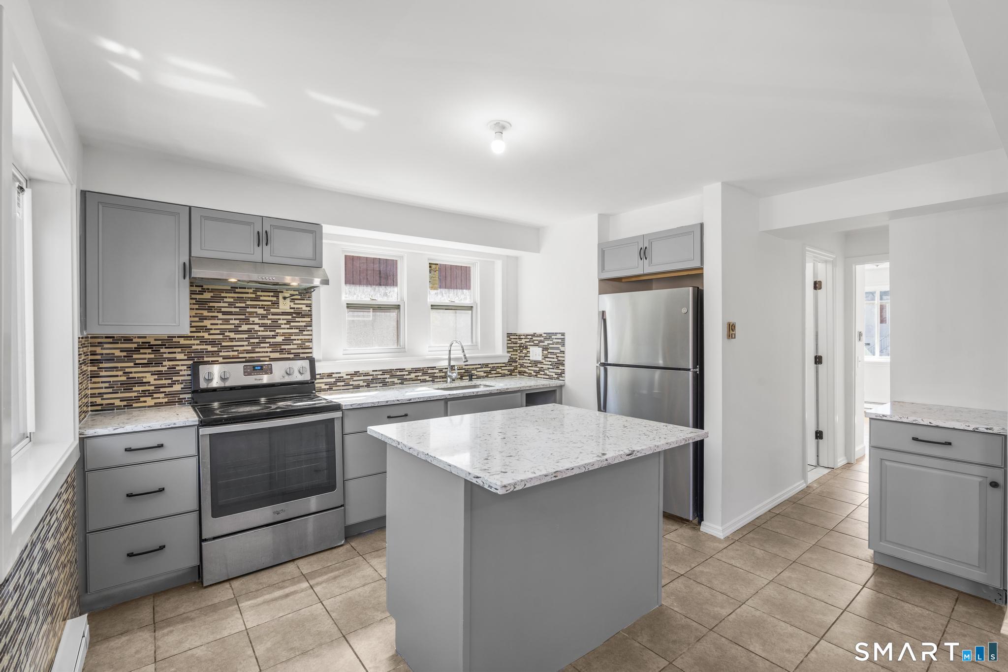 28-32 Starr Avenue 11