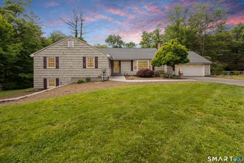 Homes For Sale - 26 Brookmoor Road<br/> Avon, CT 06001