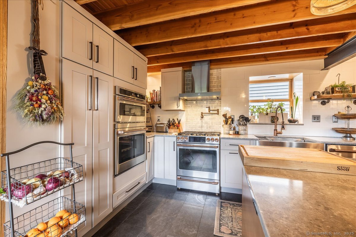 311 Captain Thomas Boulevard, West Haven, Connecticut image 12