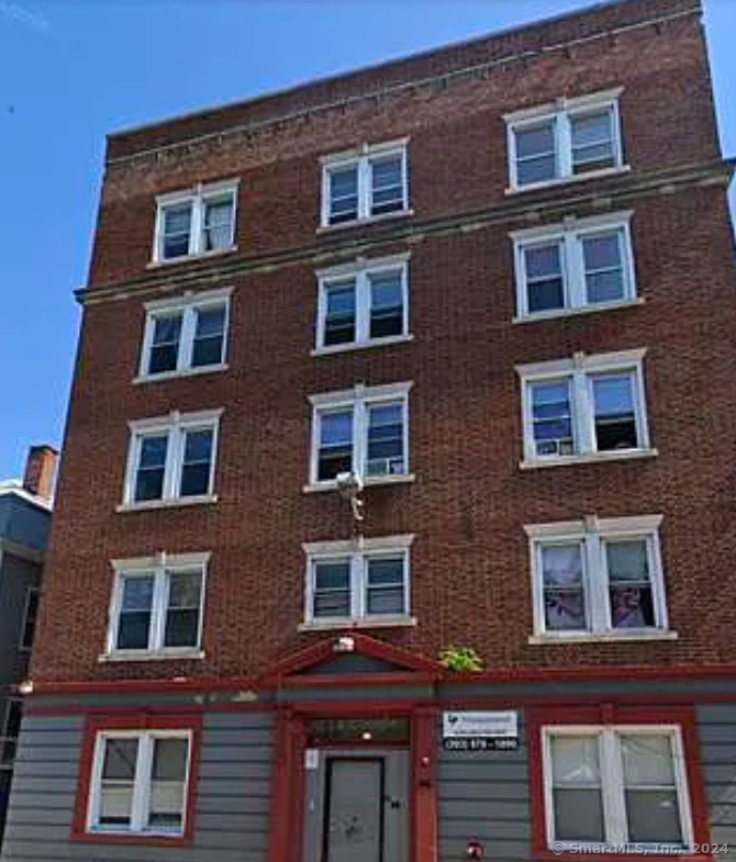 Rental Property at Pequonnock Street 42, Bridgeport, Connecticut - Bedrooms: 1 
Bathrooms: 1 
Rooms: 4  - $1,750 MO.