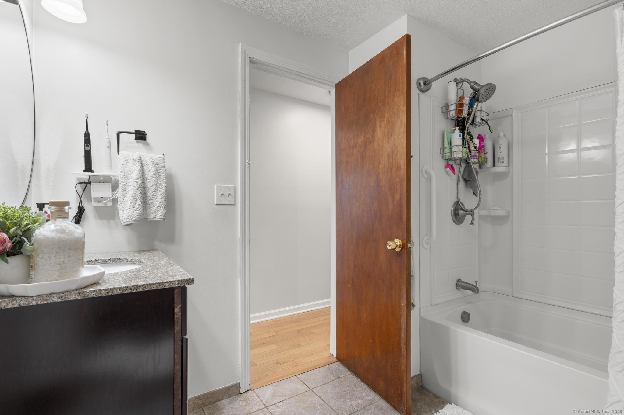 95 Tanglewood Drive, Hamden, Connecticut image 29