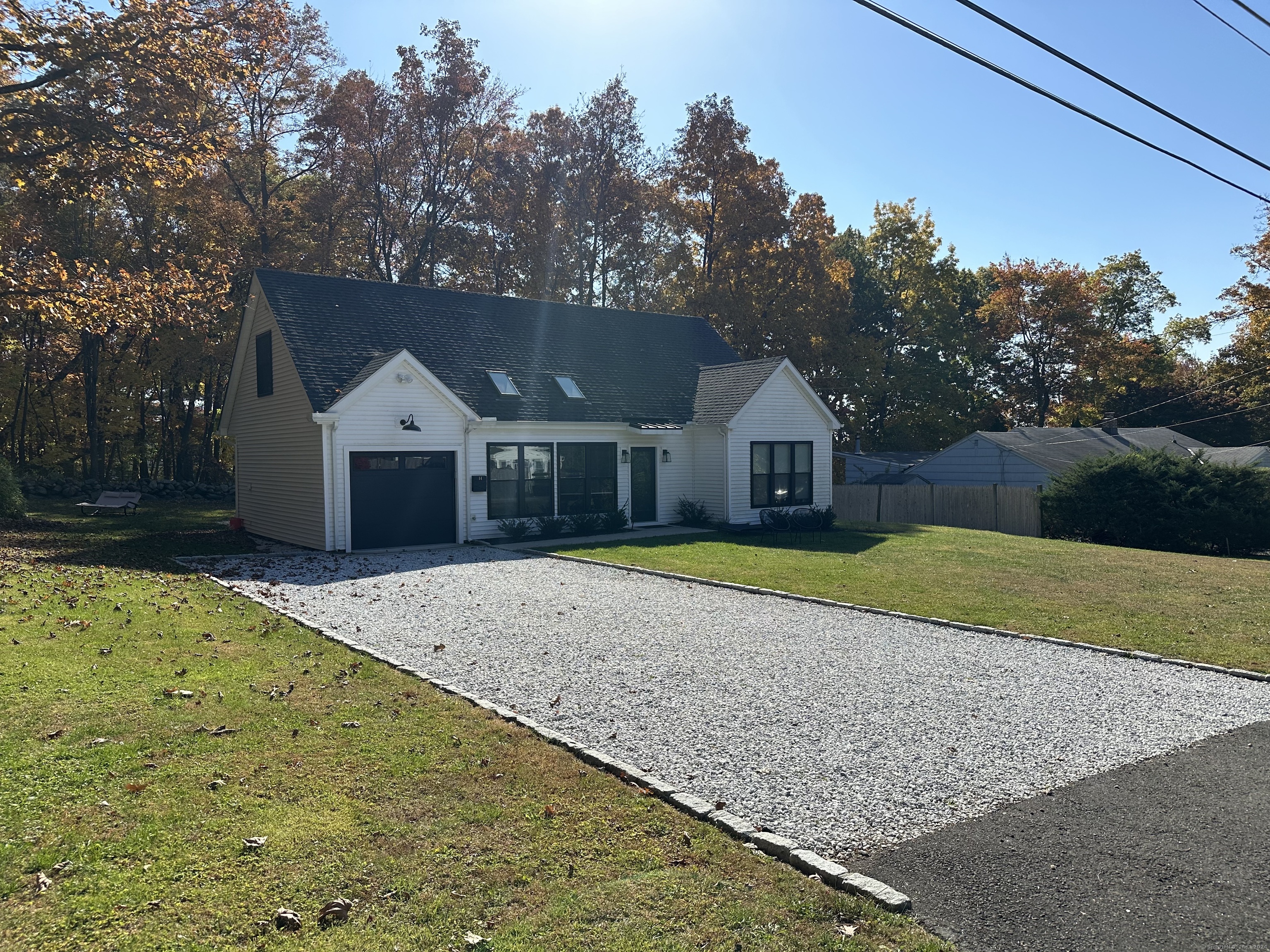 Tod Road, Norwalk, Connecticut - 3 Bedrooms  
2 Bathrooms  
6 Rooms - 