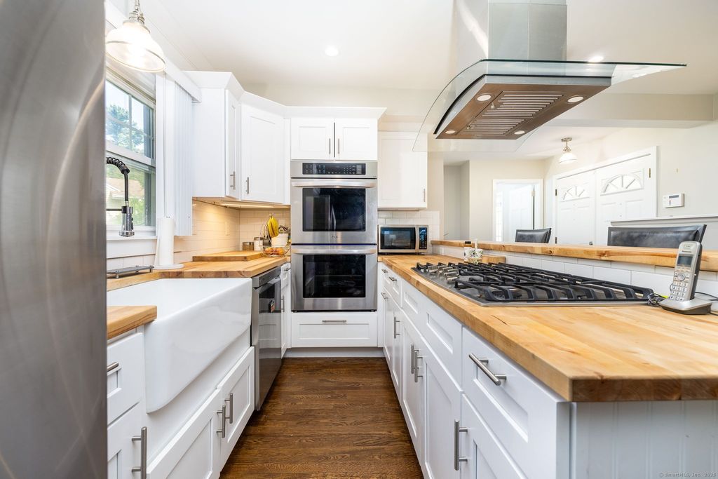 Photo of 5 Scenic Drive, Portland, CT 06480 (MLS # 24133402)