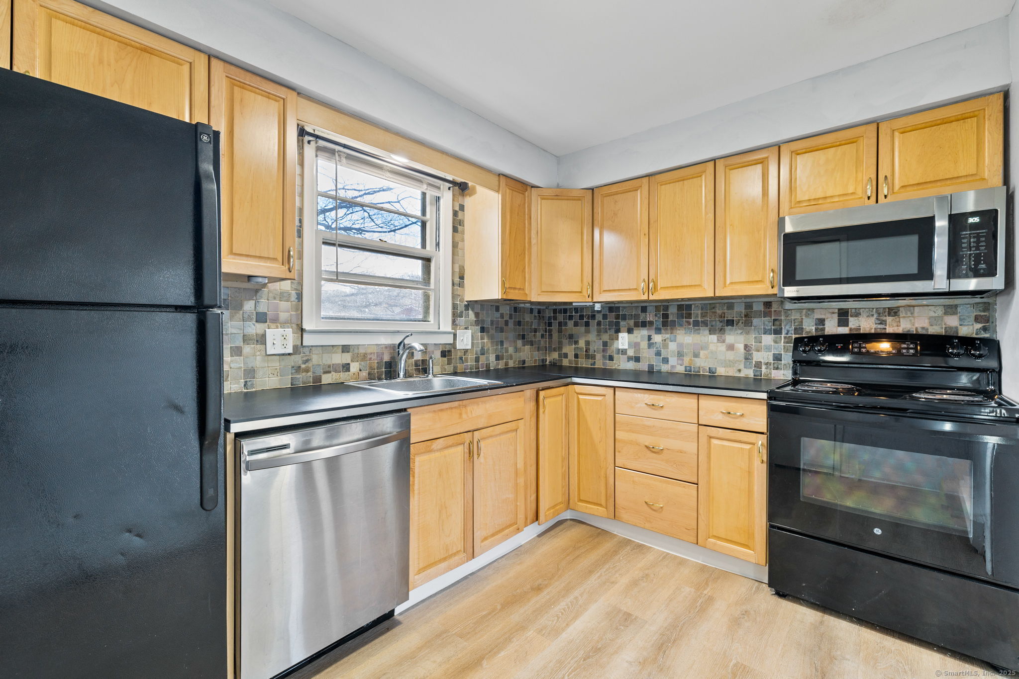 73 Briarwood Lane #73D, Branford, Connecticut image 9