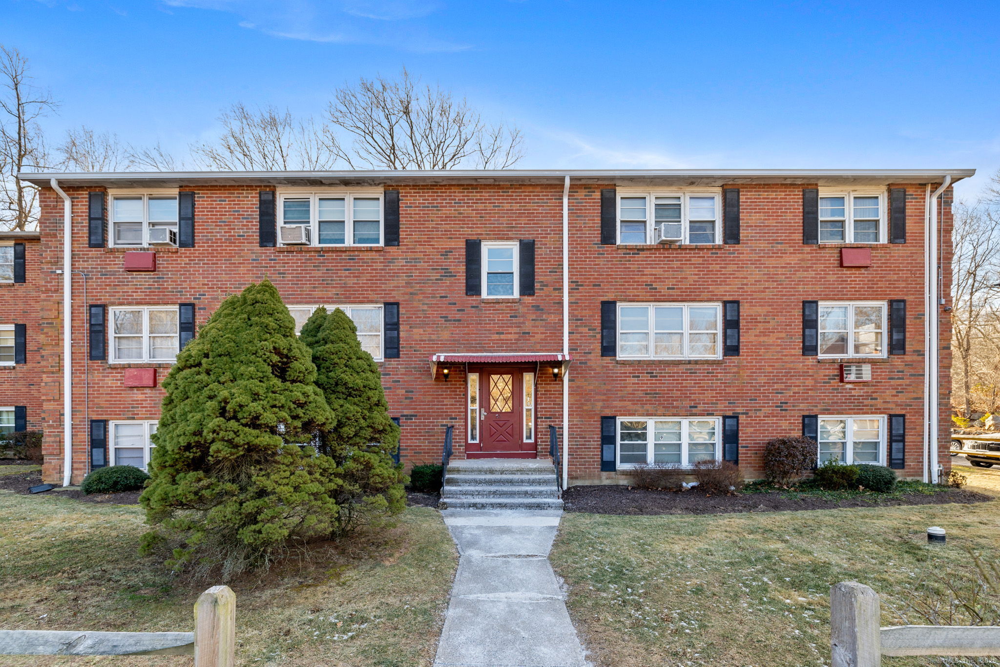 Briarwood Lane 73D, Branford, Connecticut - 2 Bedrooms  
1 Bathrooms  
4 Rooms - 