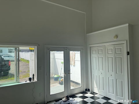 Multifamily For Rent - 379 Derby Avenue #6B<br/> New Haven County, West Haven, CT 06516