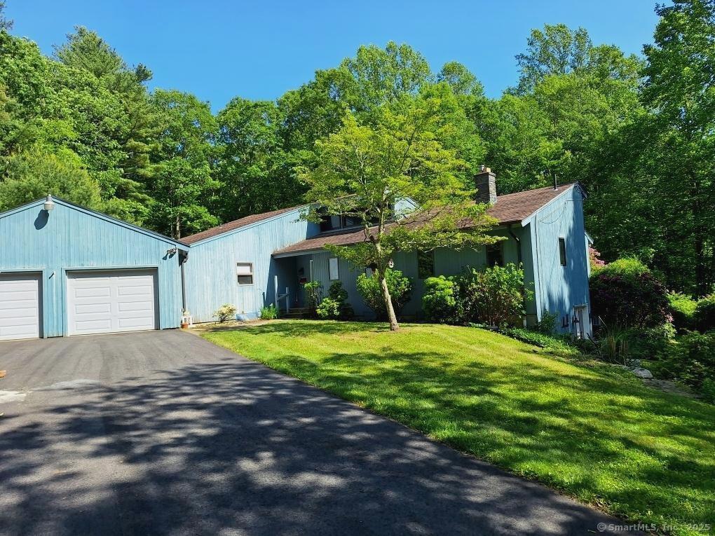 Butlertown Road, Waterford, Connecticut - 3 Bedrooms  
3 Bathrooms  
9 Rooms - 