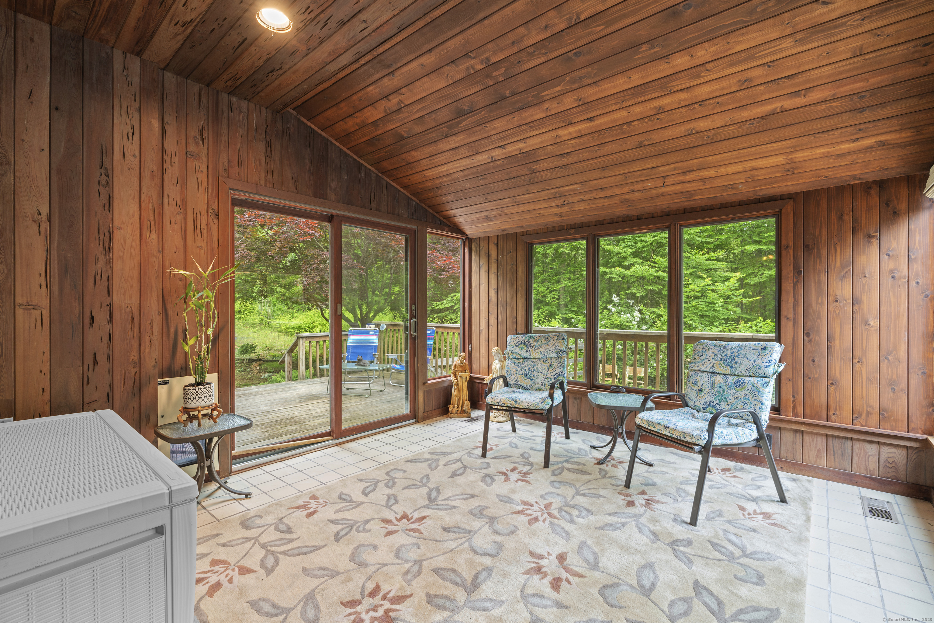 Butlertown Road, Waterford, Connecticut - 3 Bedrooms  
3 Bathrooms  
9 Rooms - 
