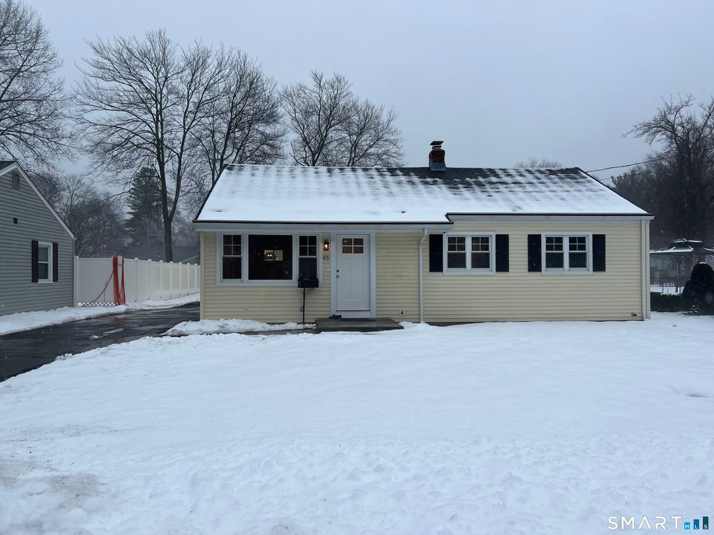 Photo of 45 Montague Circle, East Hartford, CT 06118 (MLS # 24143828)